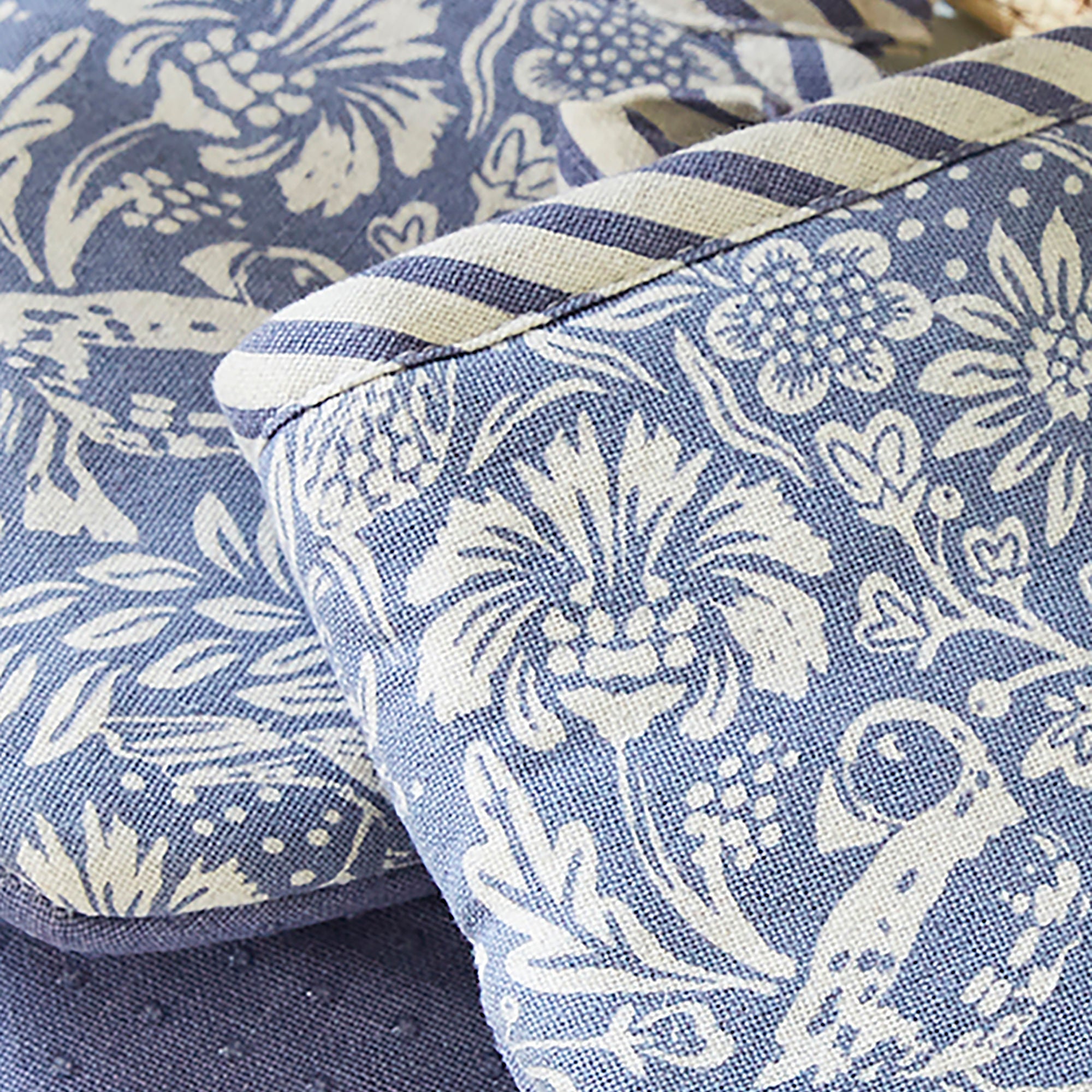ulster-weavers-coastal-treasures-ofenhandschuhe-2er-set-blau image 4