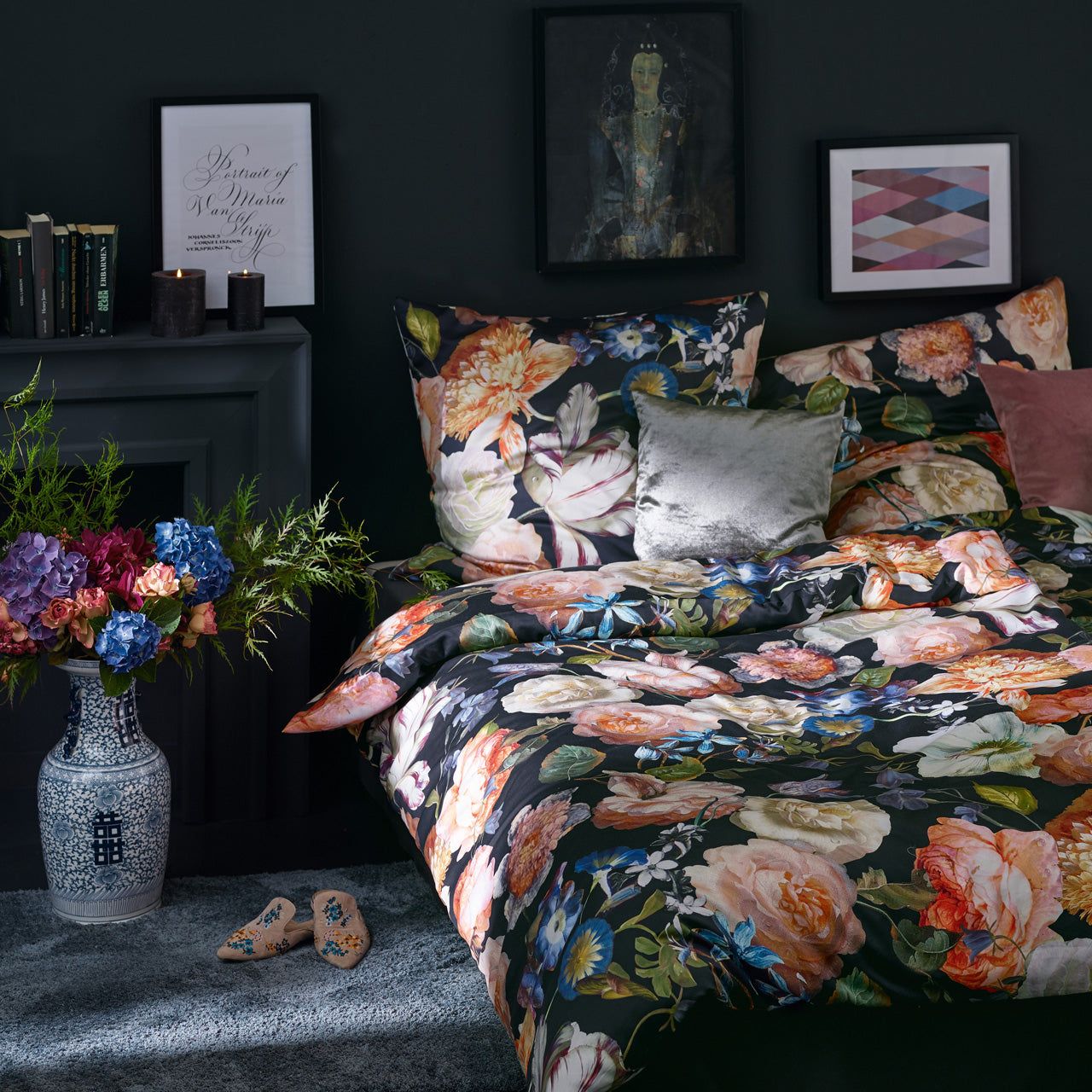 apelt-sophie-kopfkissen-40x80-baumwoll-satin-bl-tenmotiv-rosen-schwarz image 2