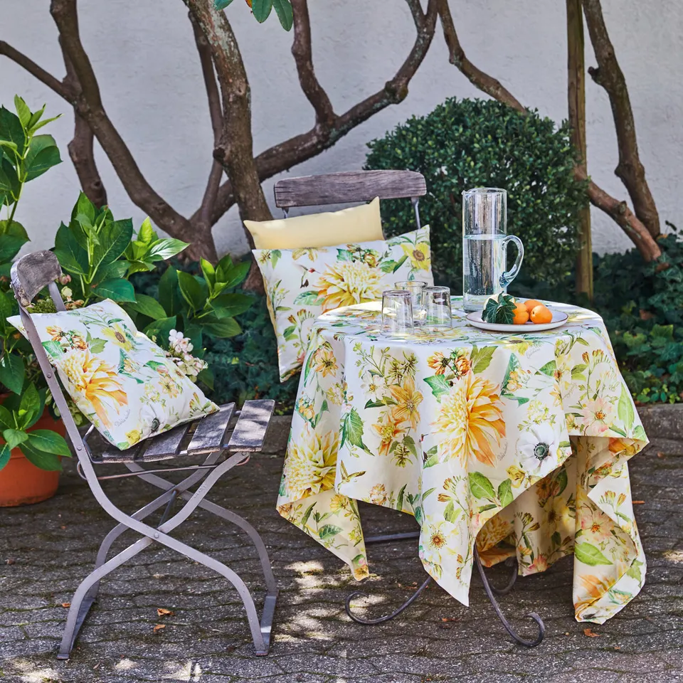 apelt-7305-tischdecke-sommerbl-ten-allover-baumwolle image 1