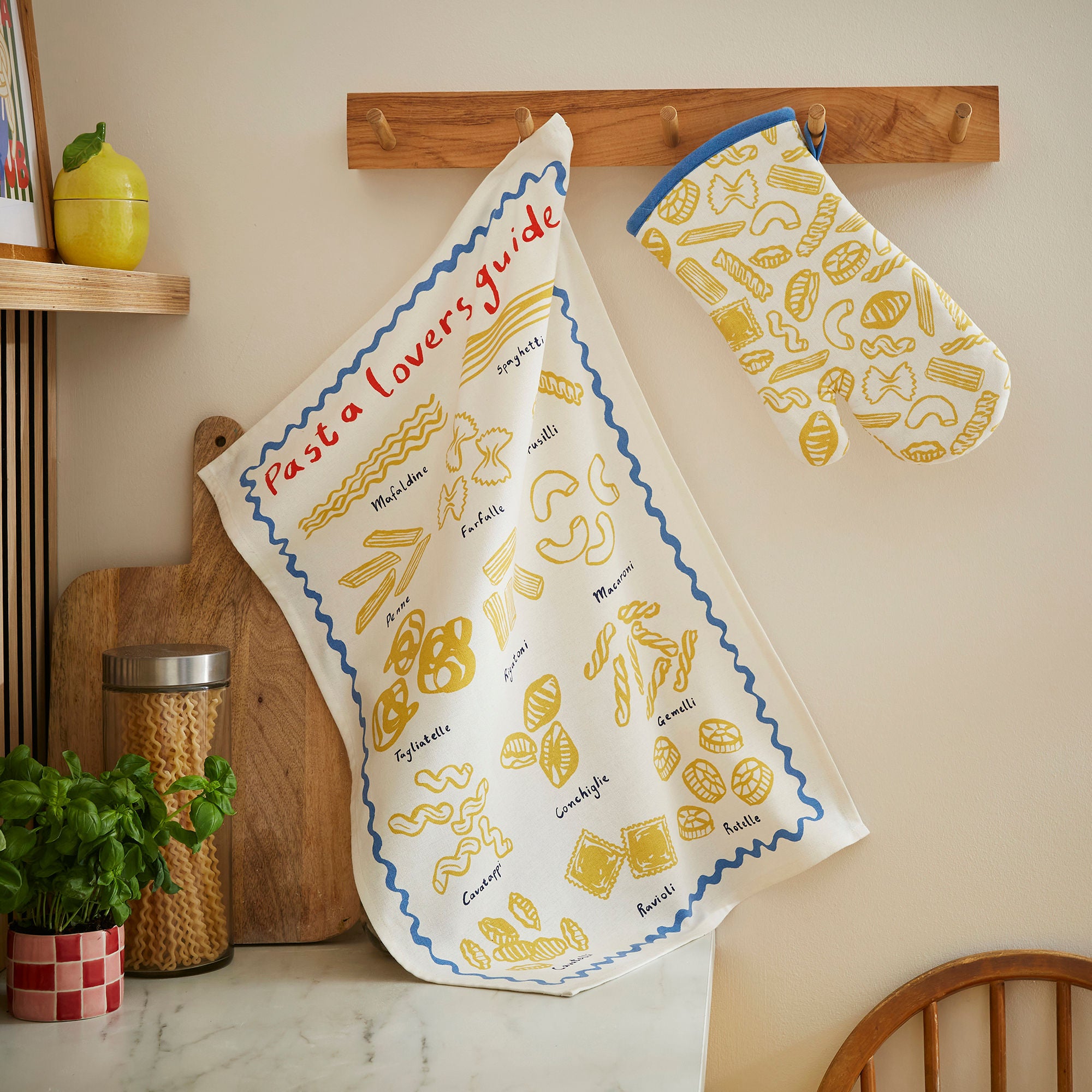 ulster-weavers-pasta-lovers-club-ofenhandschuh-lang-in-gelb image 3