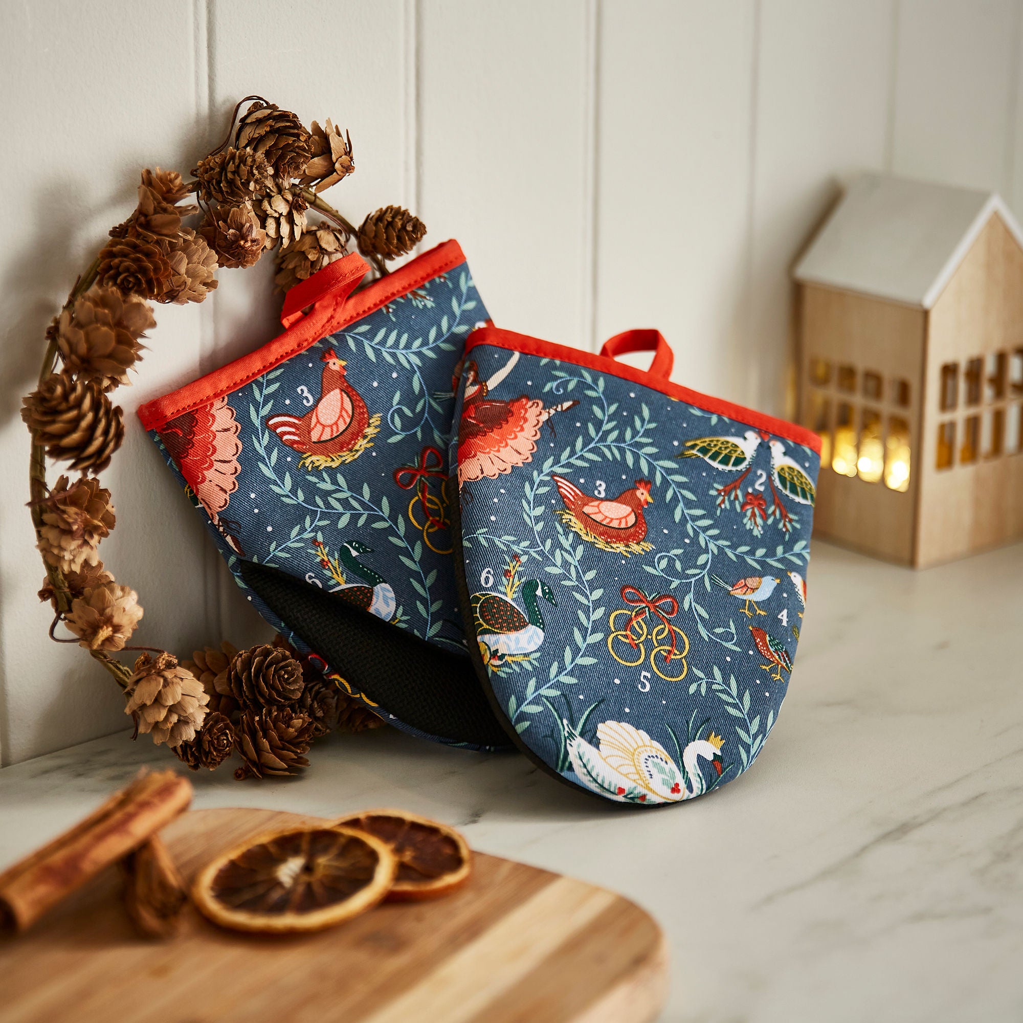 ulster-weavers-12-days-of-christmas-topflappen-2er-set-blau image 2