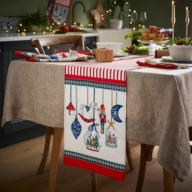 ulster-weavers-christmas-ornaments-tischl-ufer-table-runner-in-multicolour image 1