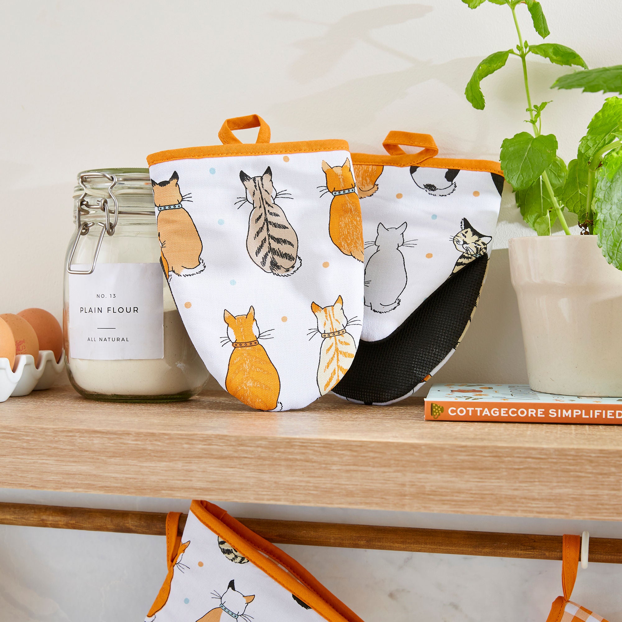ulster-weavers-cats-in-waiting-2026-ofenhandschuhe-paar-in-orange image 2