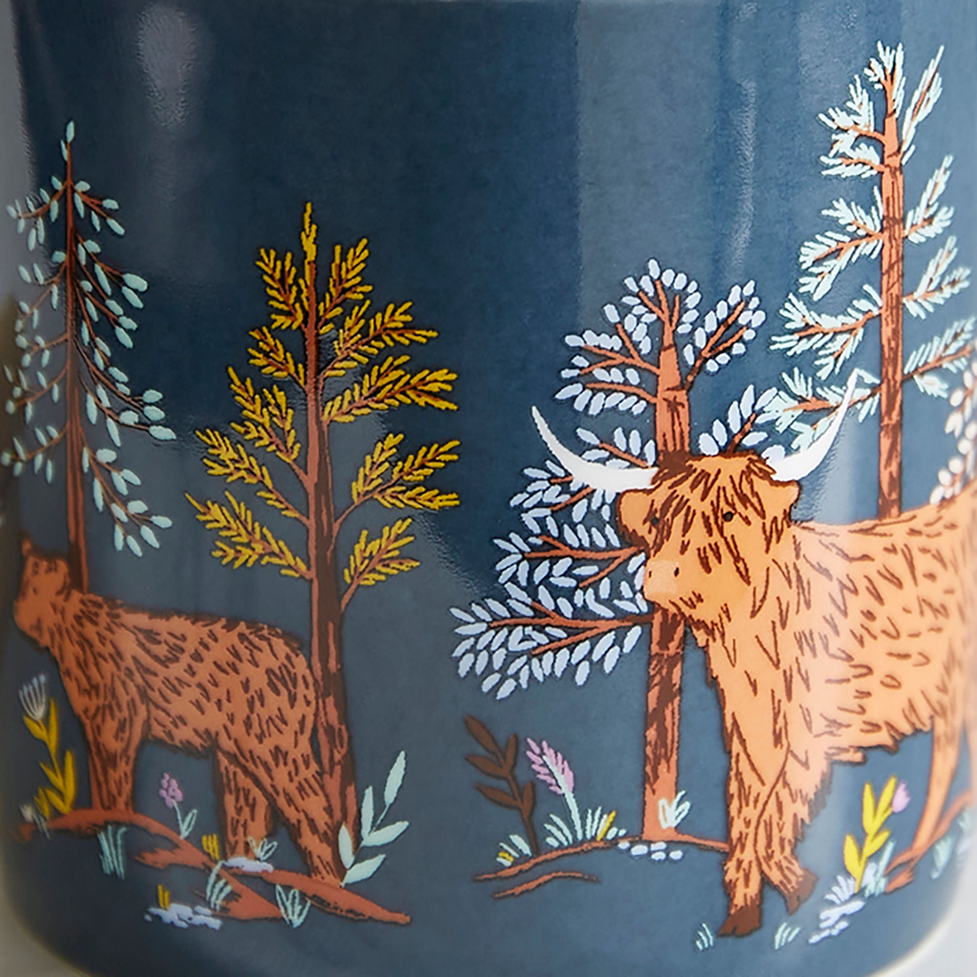 ulster-weavers-connie-the-cow-becher-bone-china-navy image 3