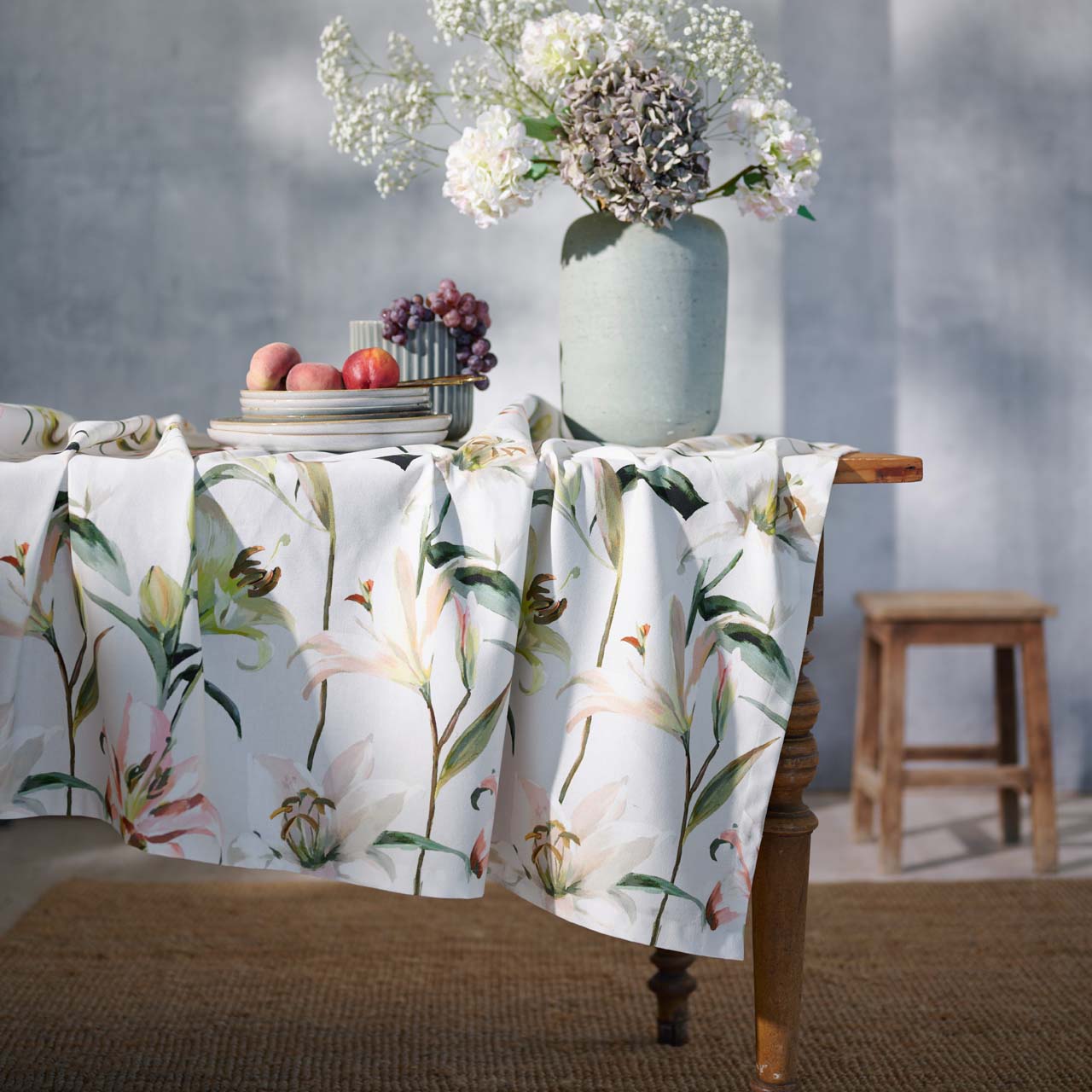 apelt-5602-tischl-ufer-lilienmotiv-bl-ten-allover image 4