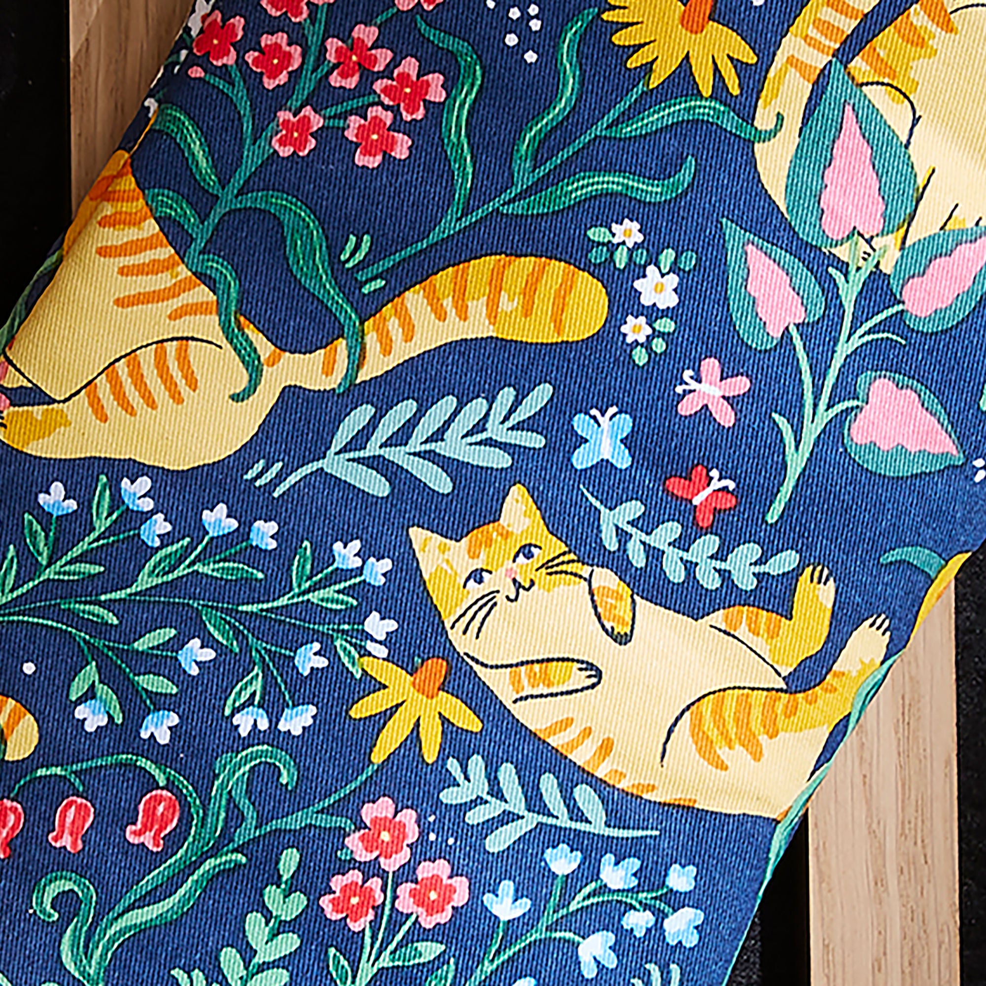 ulster-weavers-marmalade-meadow-stulpen-ofenhandschuh-navy image 4
