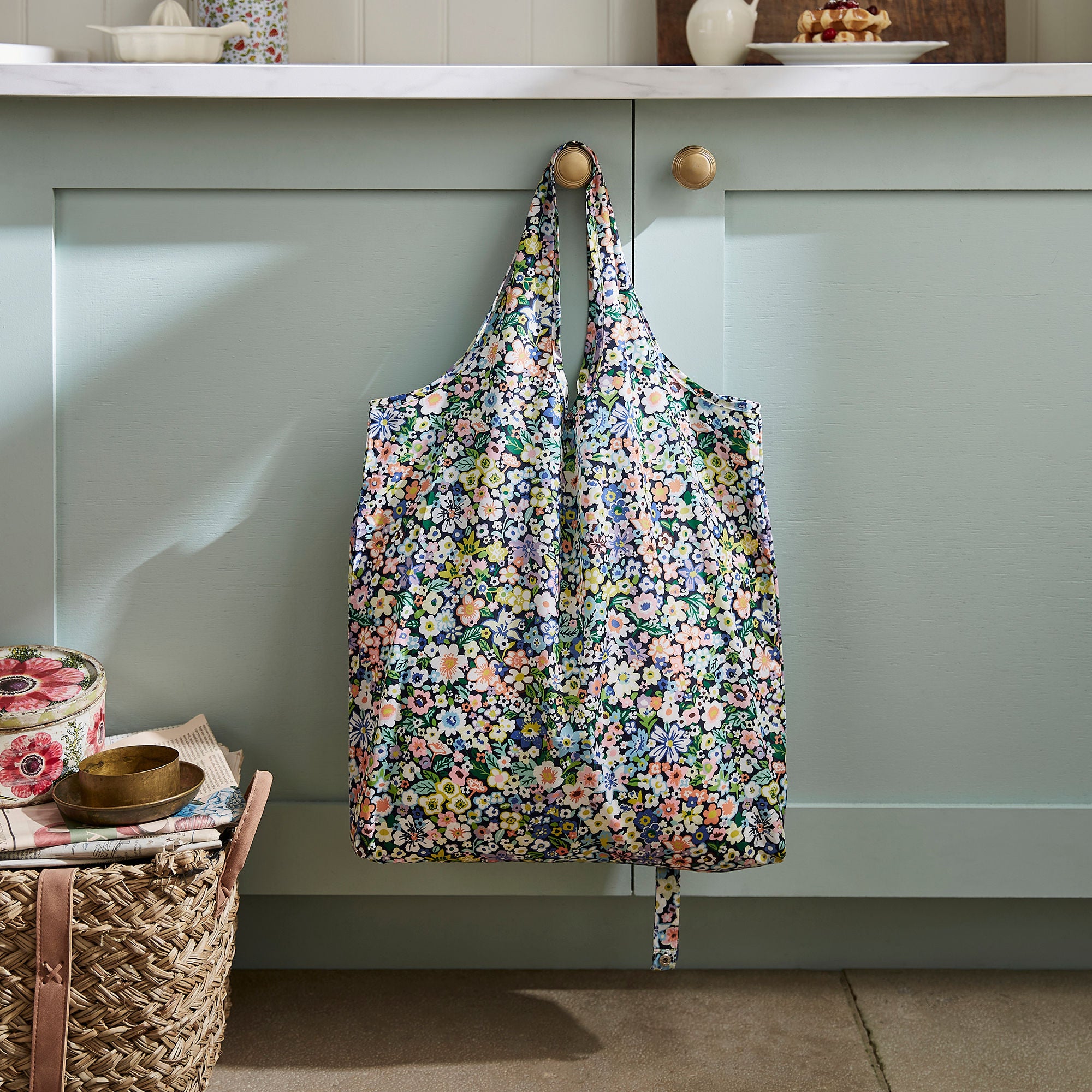 ulster-weavers-confetti-floral-falt-tasche-medium-in-bunt image 2