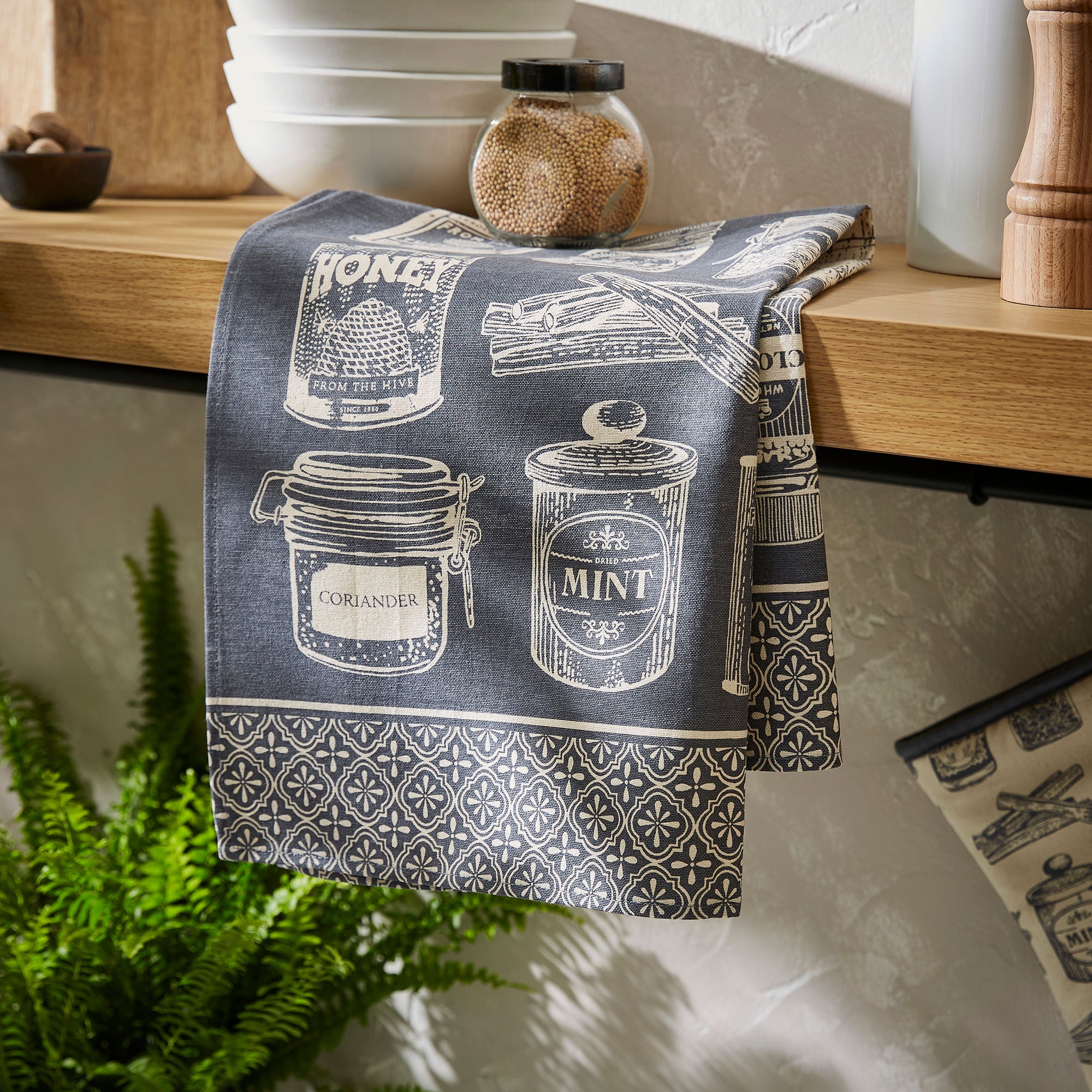 ulster-weavers-herbs-spices-geschirrtuch-baumwolle-in-grau image 2