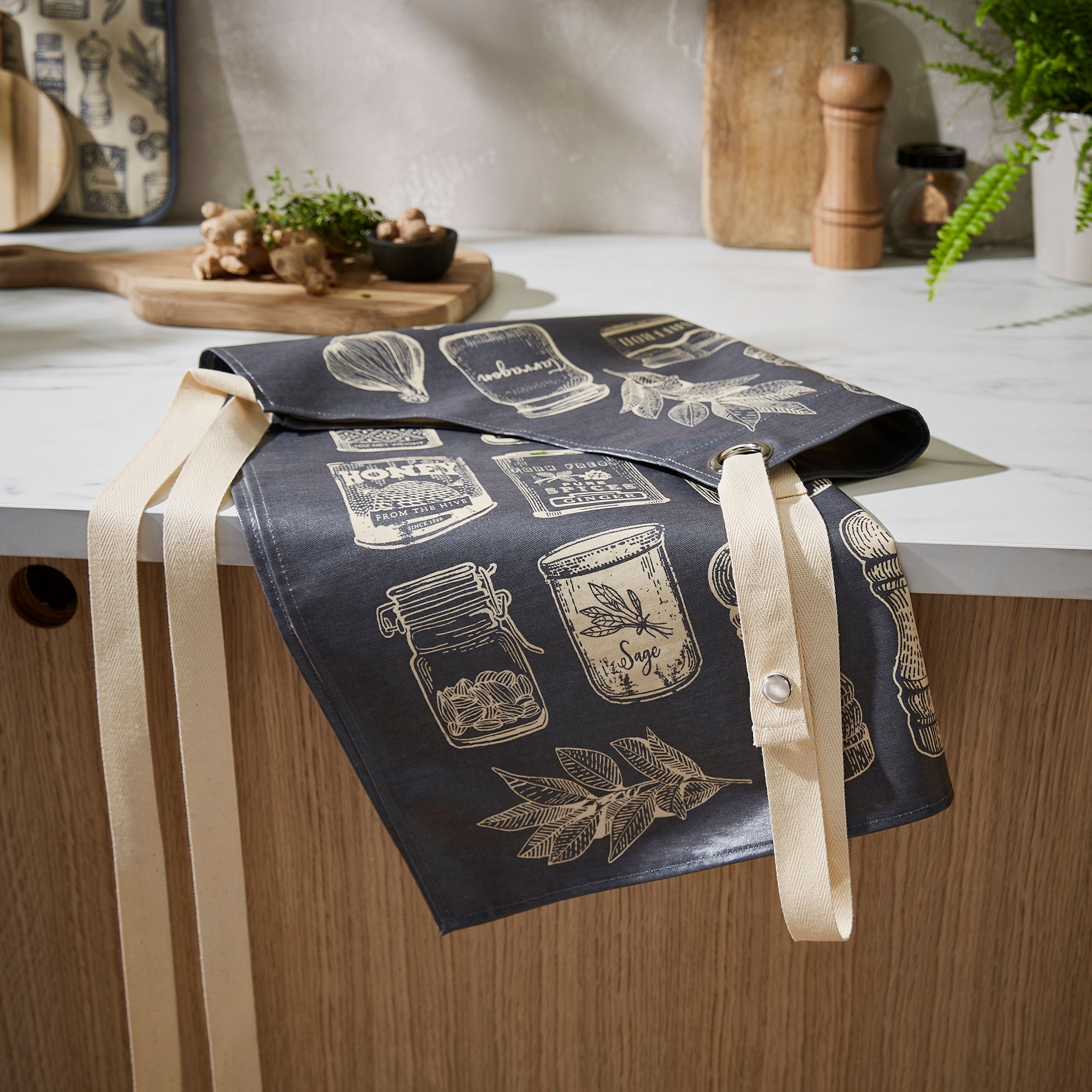 ulster-weavers-herbs-spices-pvc-sch-rze-in-grau image 2