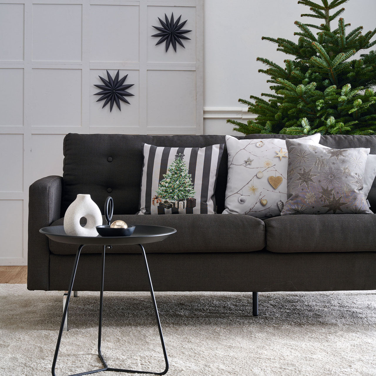 apelt-3713-kissenbezug-weihnachtsbaum-auf-streifen image 2