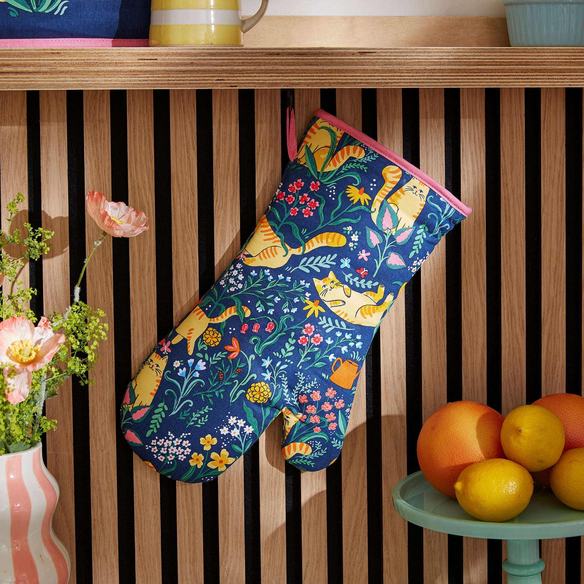 ulster-weavers-marmalade-meadow-stulpen-ofenhandschuh-navy image 2