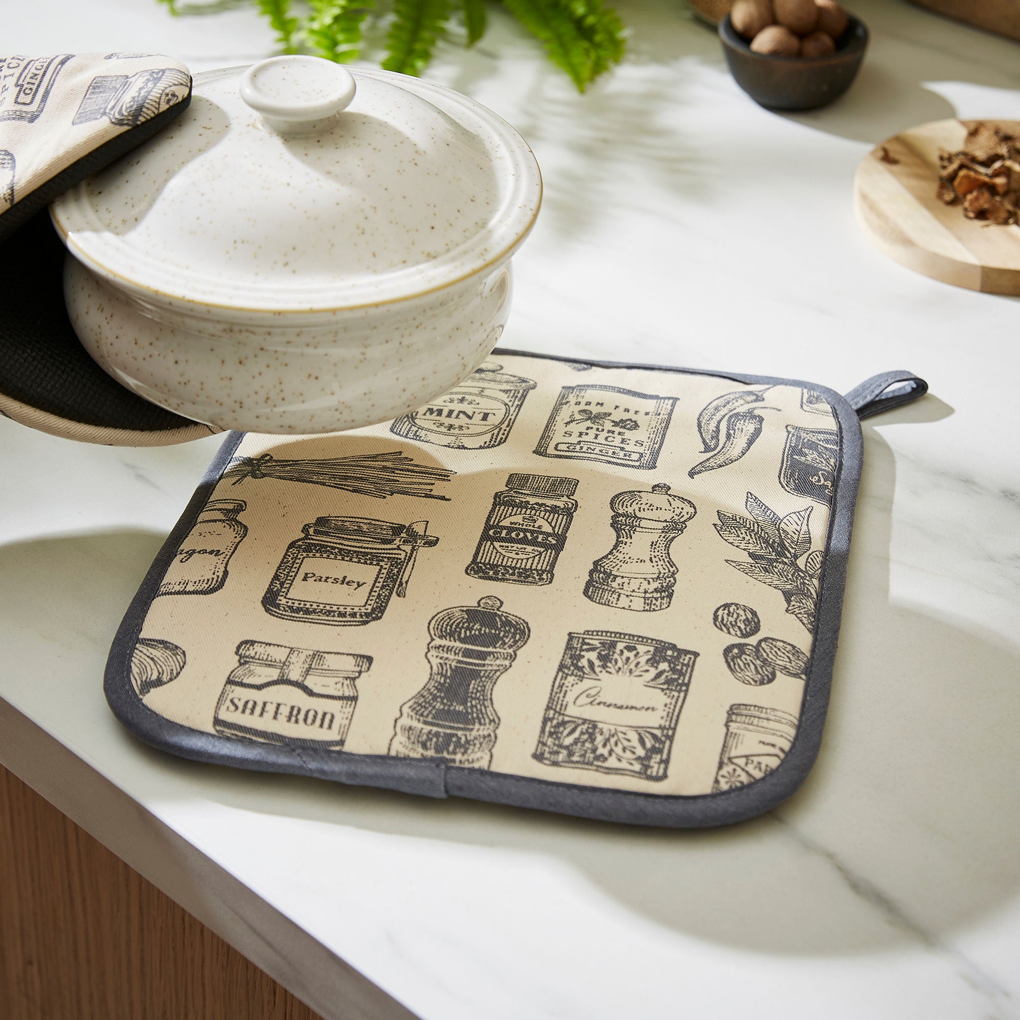 ulster-weavers-herbs-spices-topfhandschuh-pot-mitt-in-grau image 2
