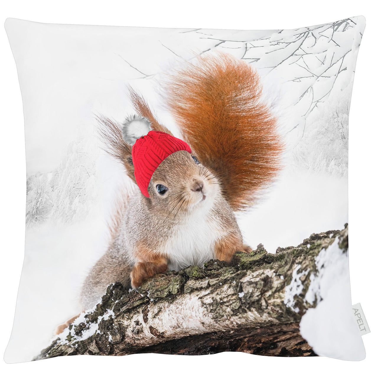 apelt-3702-kissenbezug-eichh-rnchen-mit-roter-m-tze-winter image 2