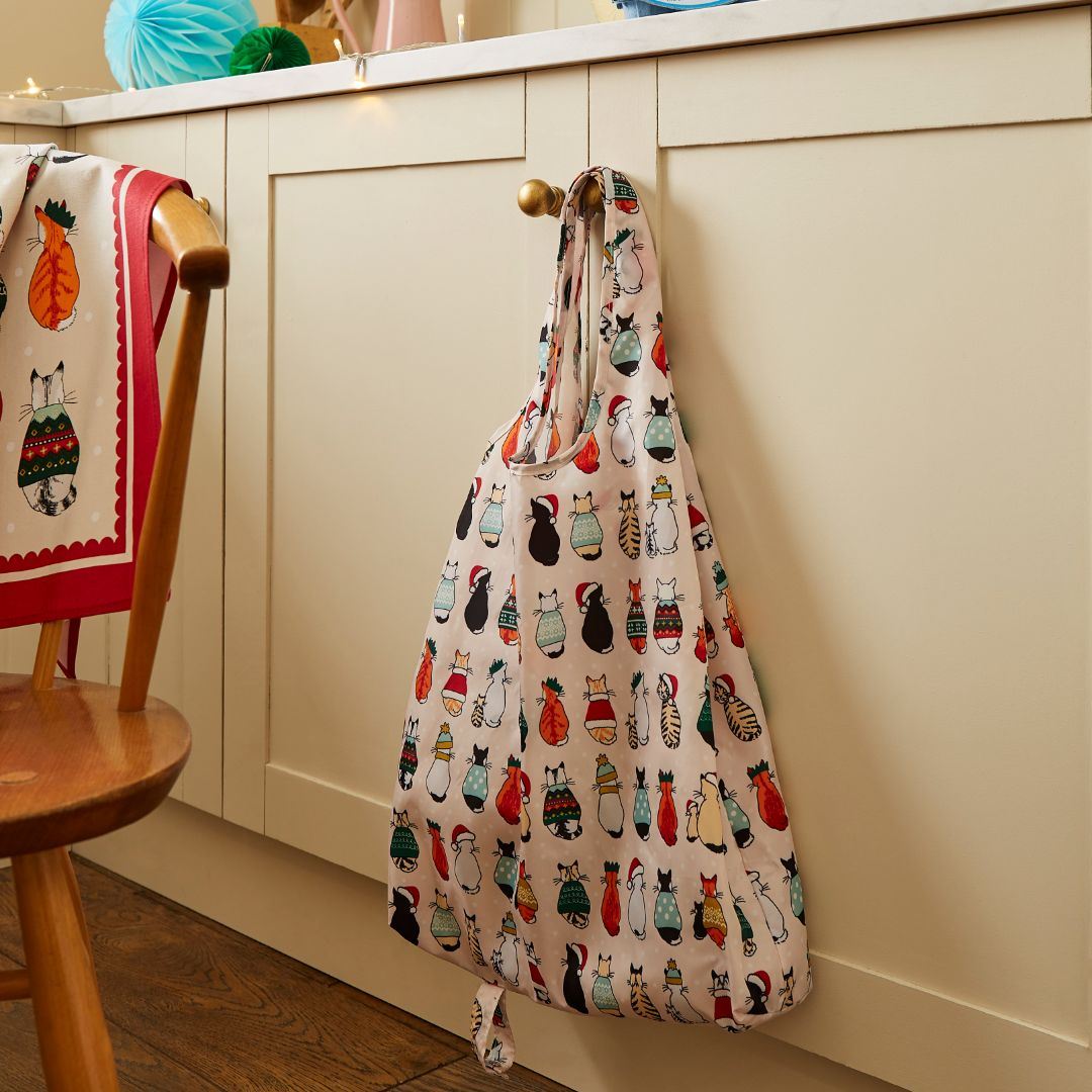 ulster-weavers-christmas-cats-in-waiting-falt-tasche-medium-rot-creme image 2