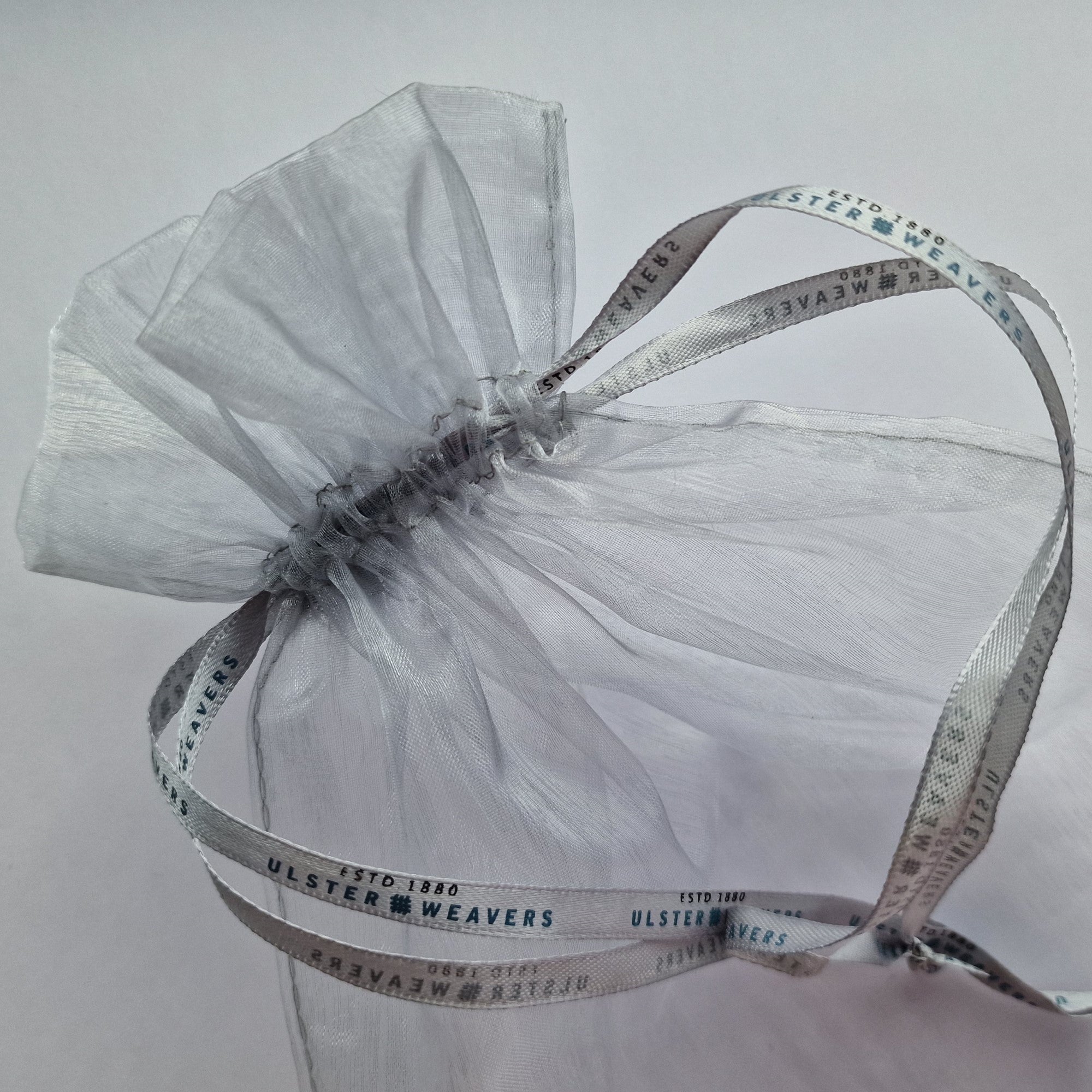 ulster-weavers-organza-geschenkbeutel-mit-kordelzug-in-silber image 5