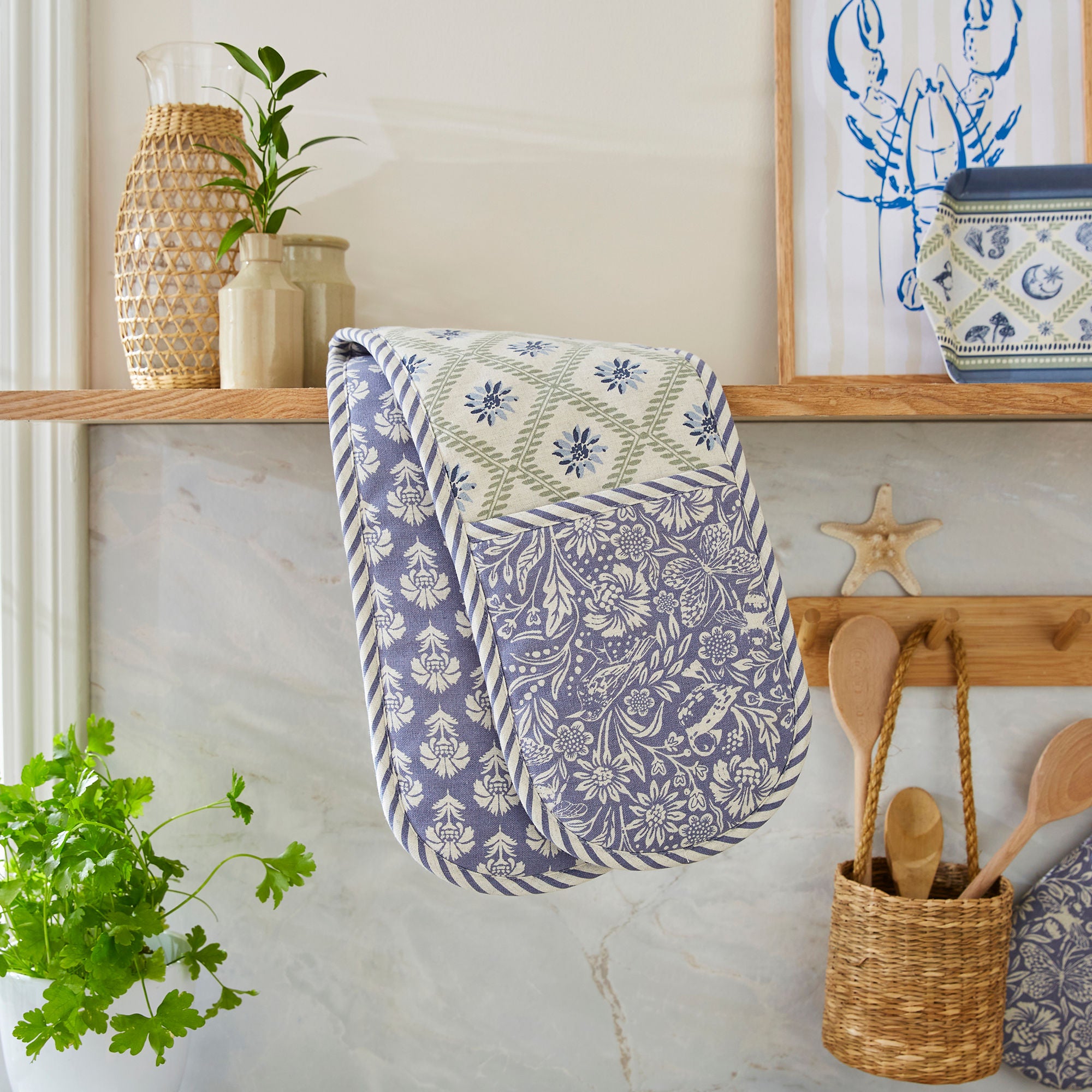 ulster-weavers-coastal-treasures-topfhandschuh-doppelt-in-blau image 2