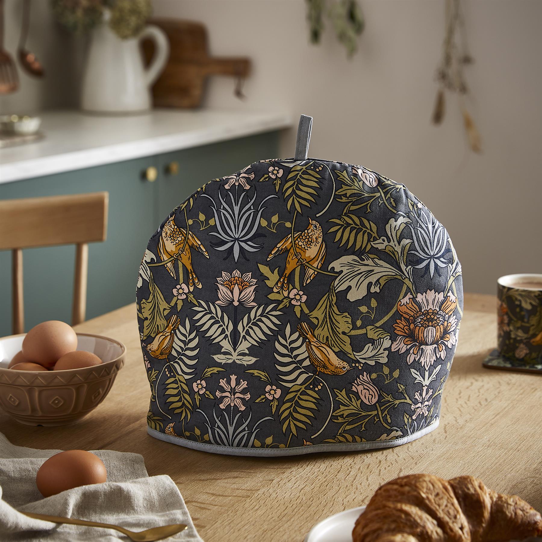 ulster-weavers-finch-flower-teekannenw-rmer-tea-cosy-in-navy image 2