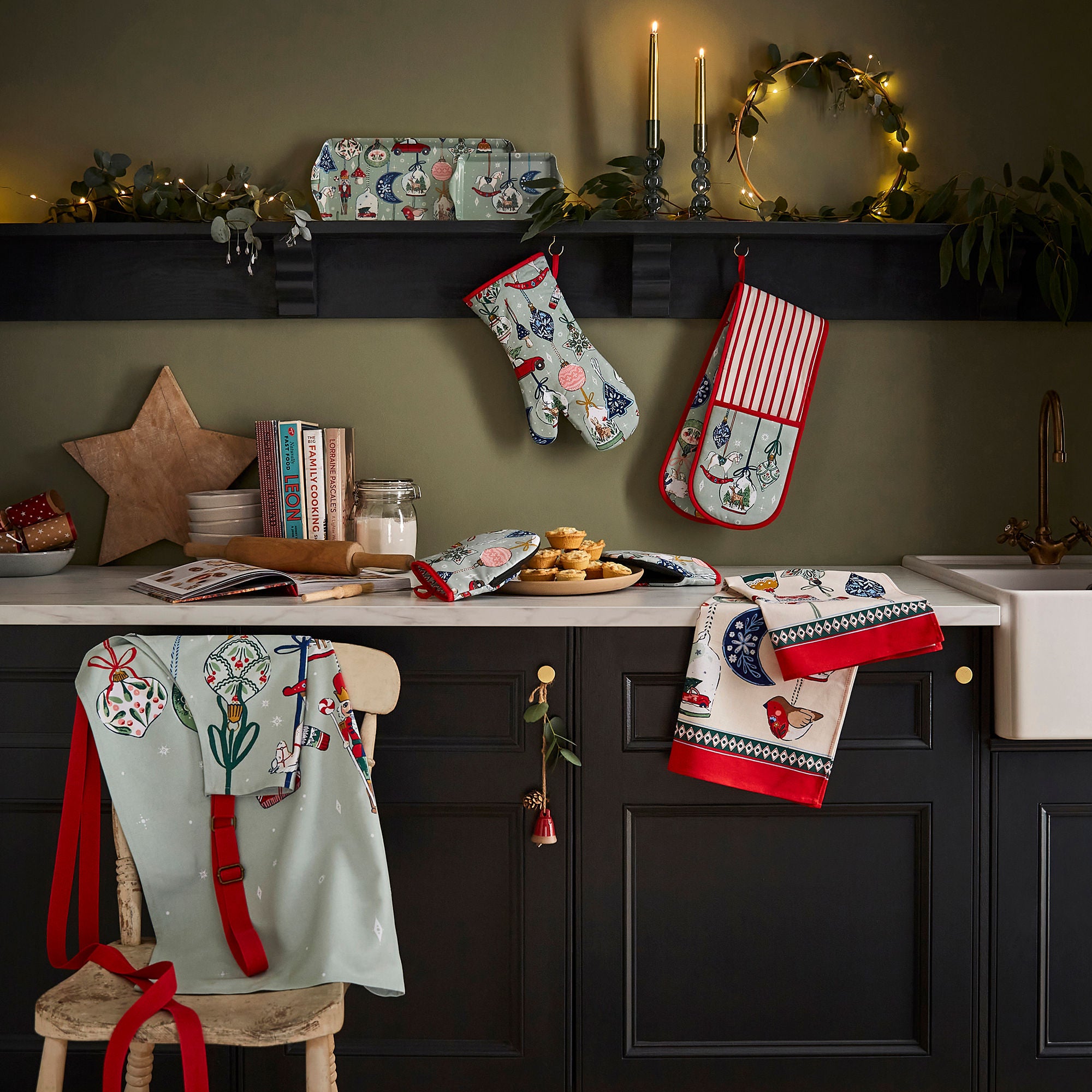 ulster-weavers-christmas-ornaments-tischl-ufer-table-runner-in-multicolour image 4
