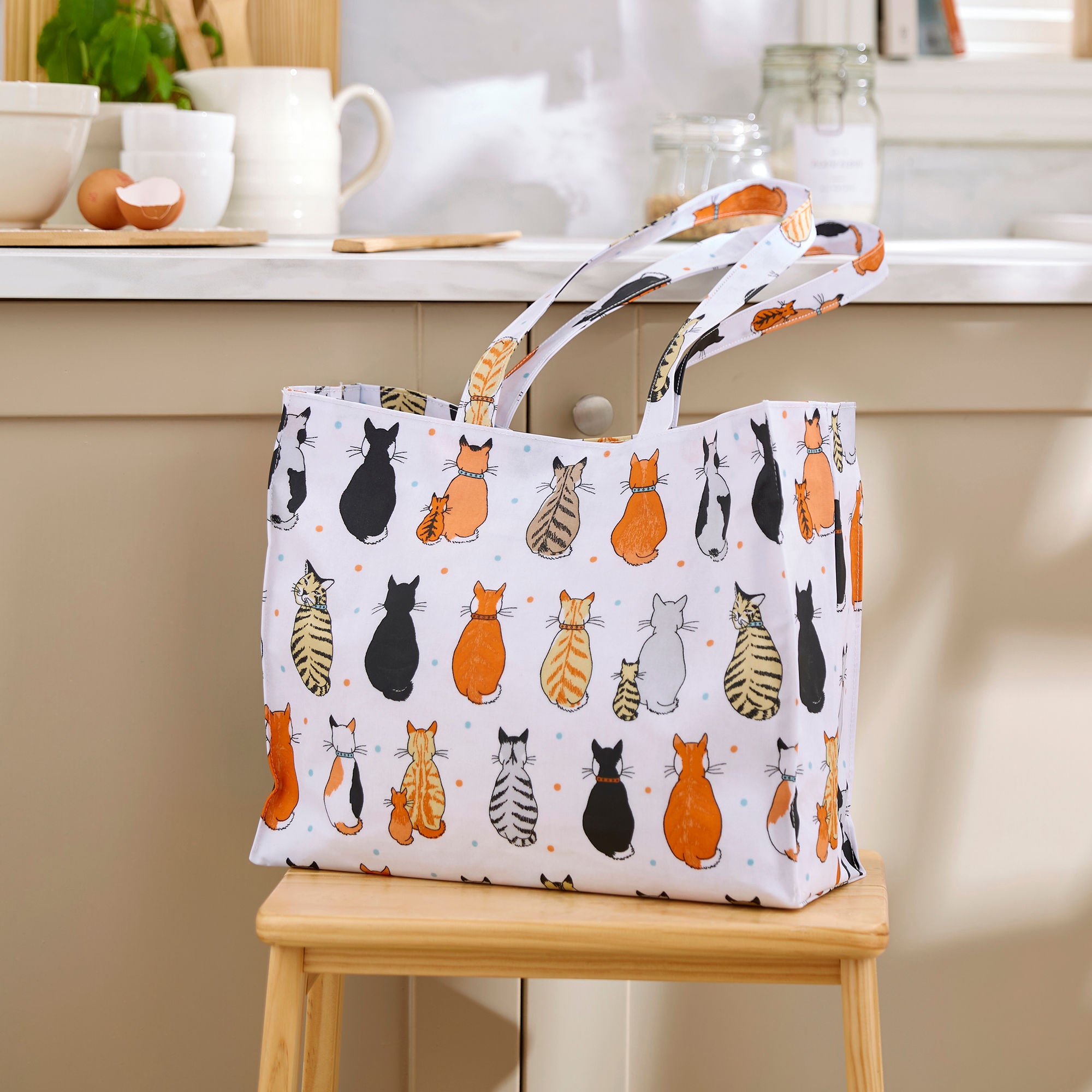 ulster-weavers-cats-in-waiting-2026-schultertasche-pvc-in-orange image 2