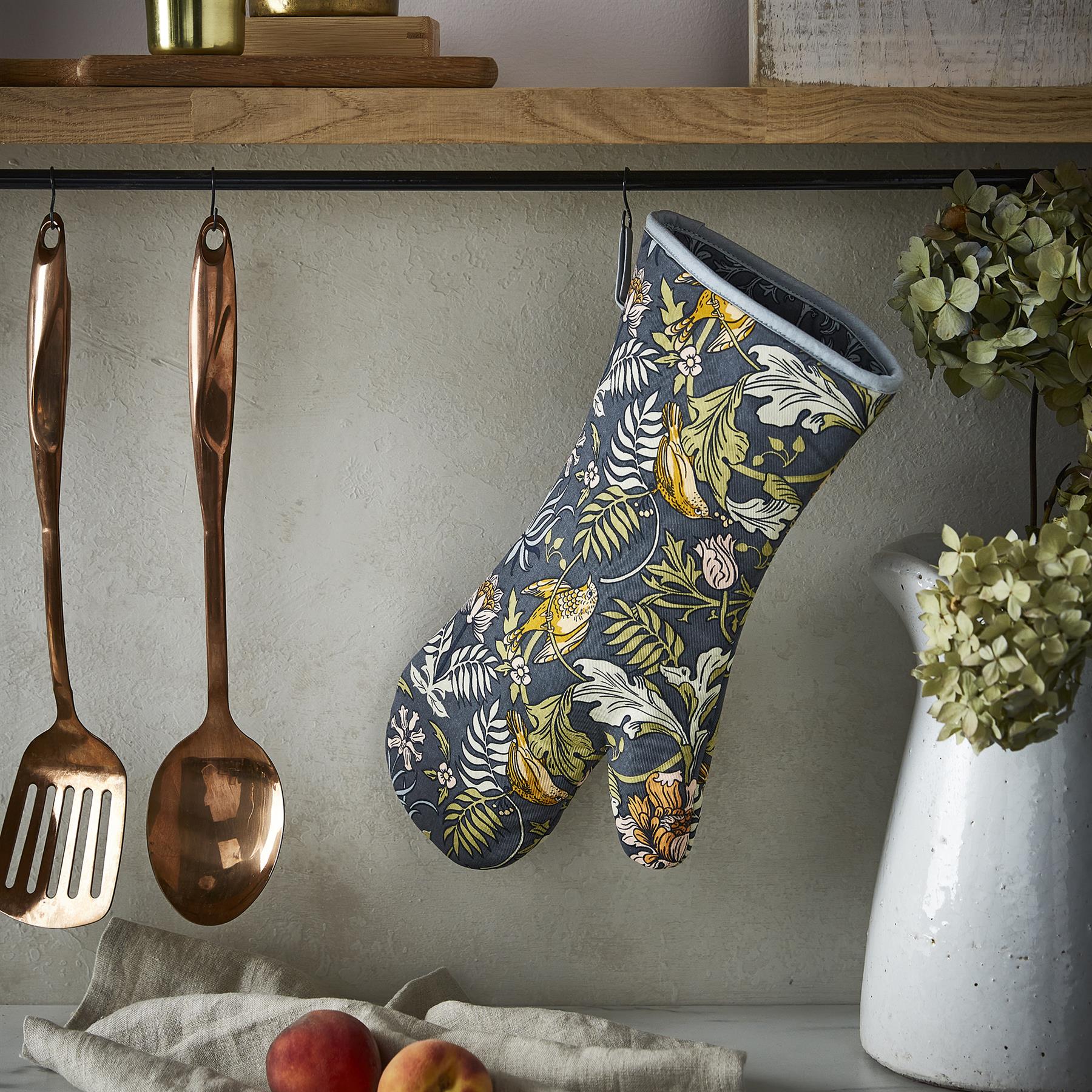 ulster-weavers-finch-flower-ofenhandschuh-navy image 2