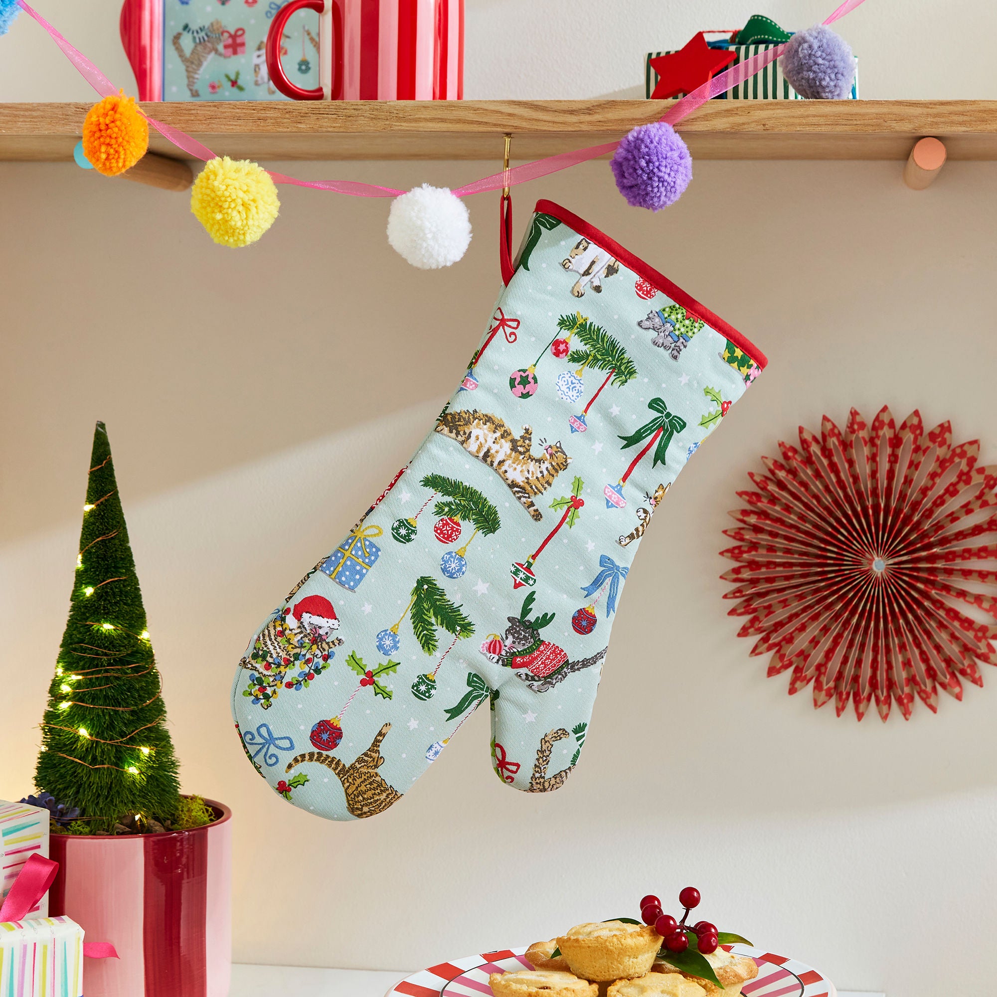 ulster-weavers-christmas-cats-ofenhandschuh-seafoam image 2