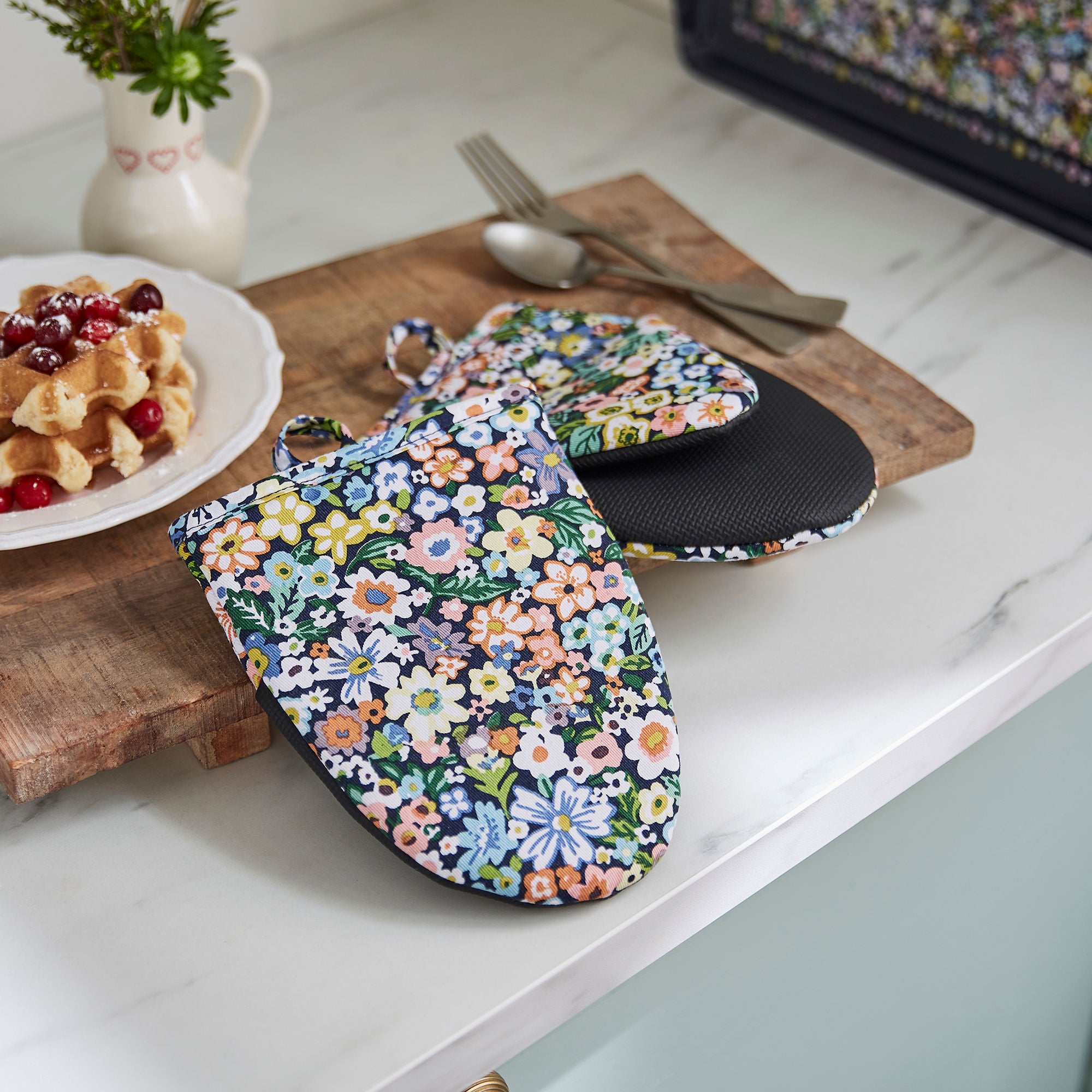 ulster-weavers-confetti-floral-mikrowellenhandschuhe-2er-set-bunt image 2