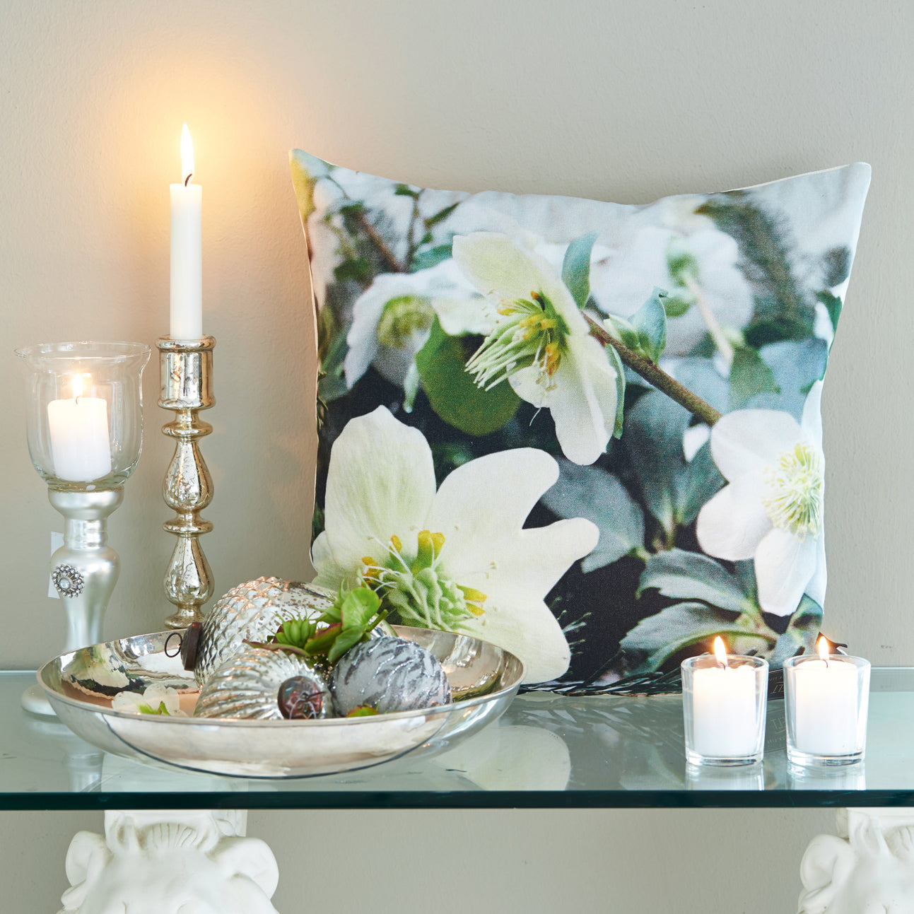 apelt-4917-kissen-edle-christrose-mit-uni-samt-r-ckseite image 2