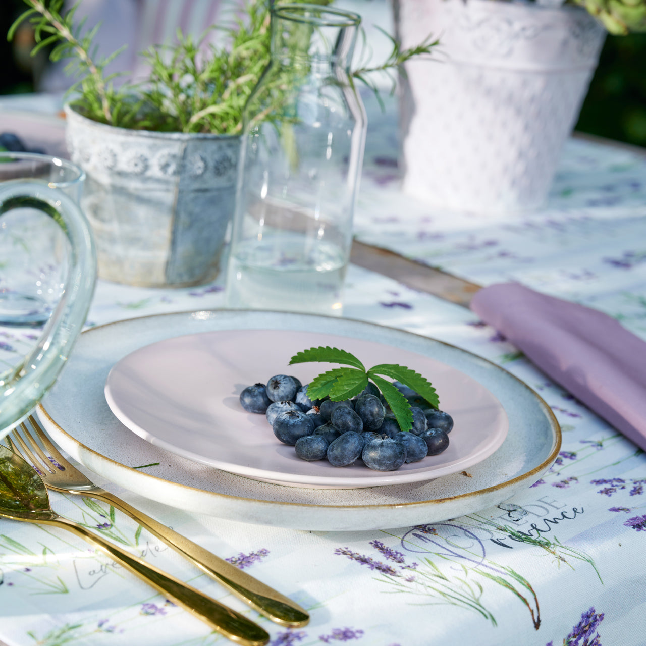 apelt-7304-mitteldecke-lavendel-mediterran-summergarden image 2