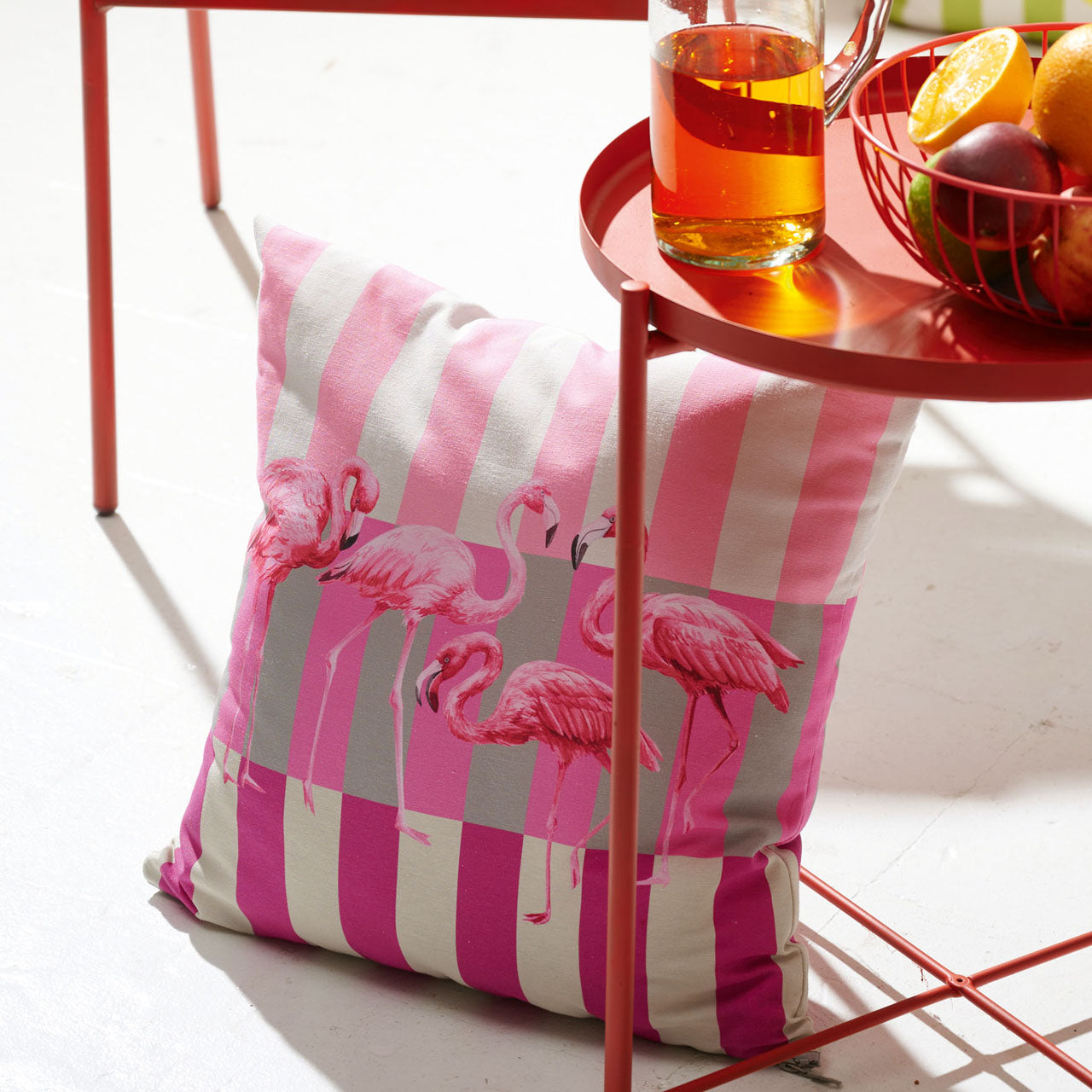 apelt-3803-kissenbezug-flamingos-auf-streifen-outdoor-mit-fleckschutz image 2