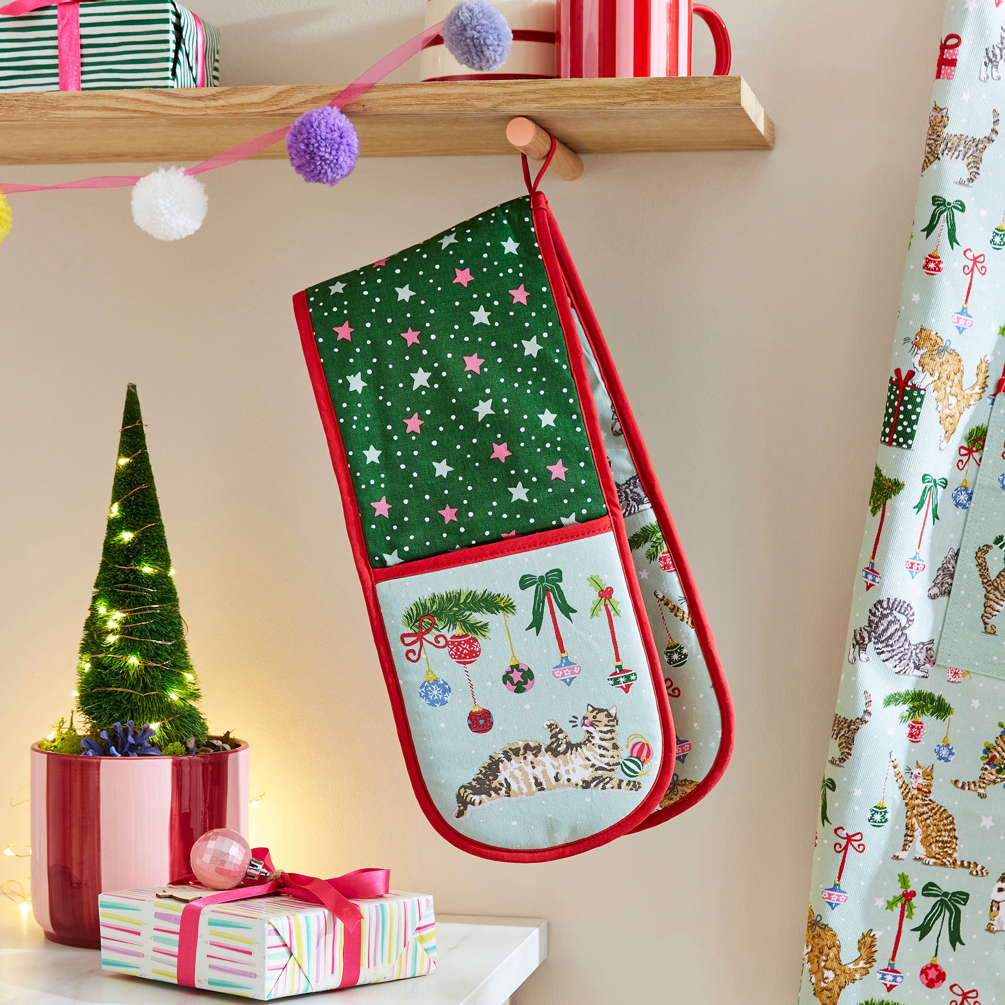 ulster-weavers-christmas-cats-doppel-ofenhandschuh-in-seafoam image 2