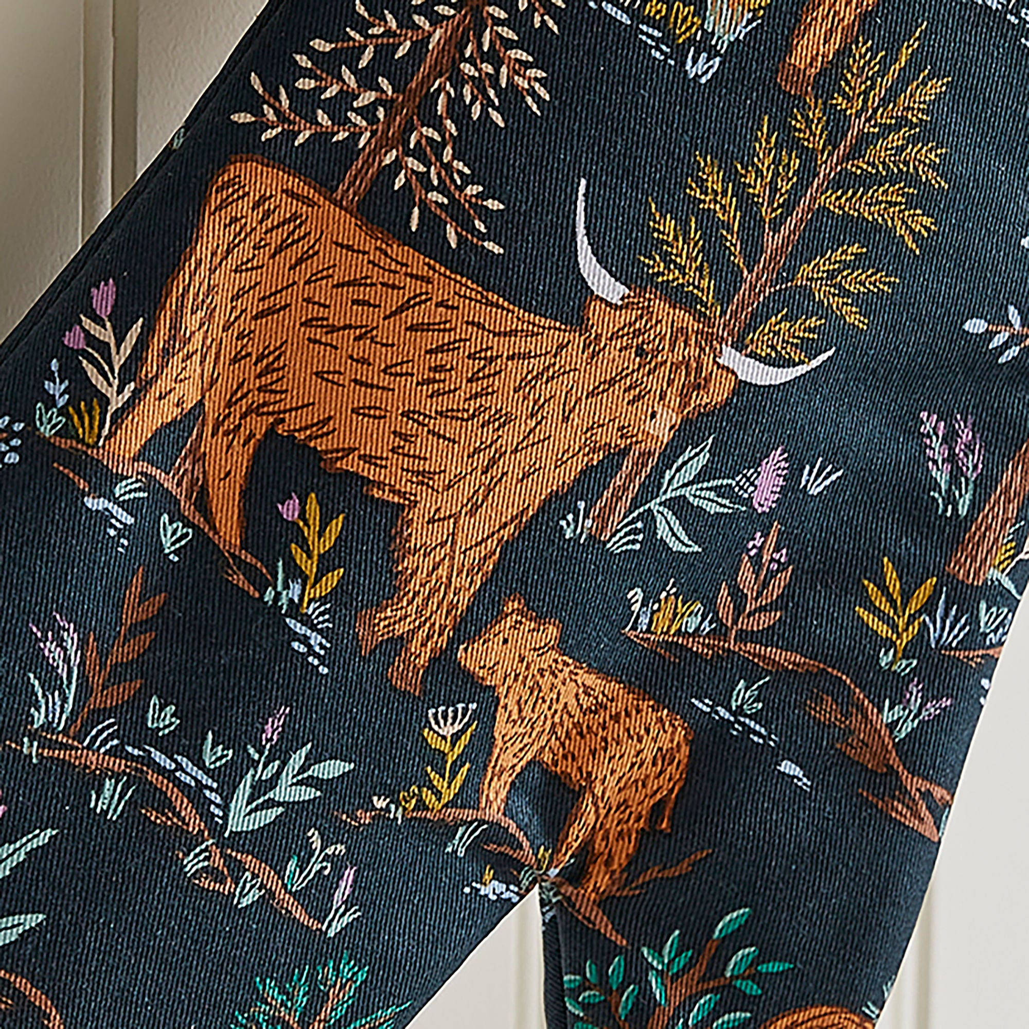ulster-weavers-connie-the-cow-ofenhandschuh-lang-in-navy image 3