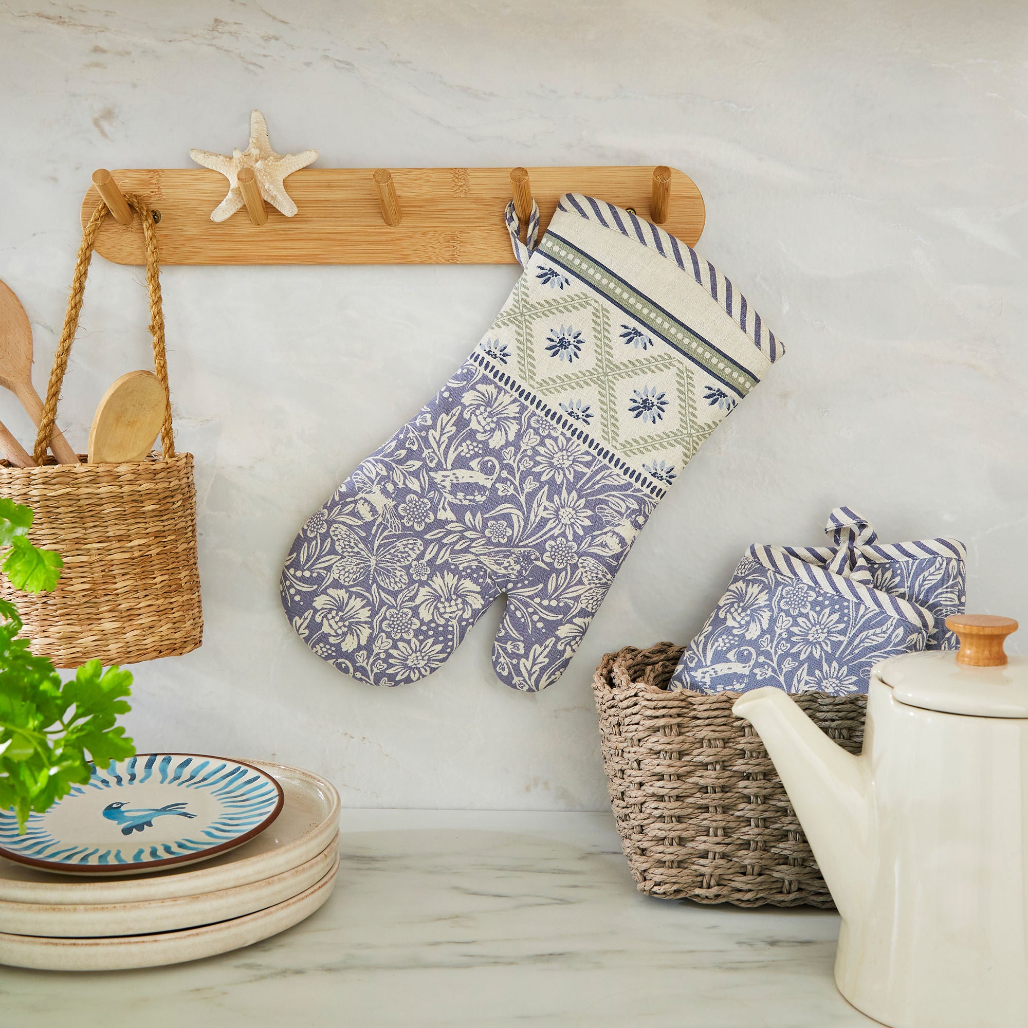 ulster-weavers-coastal-treasures-stulpen-ofenhandschuh-in-blau image 2