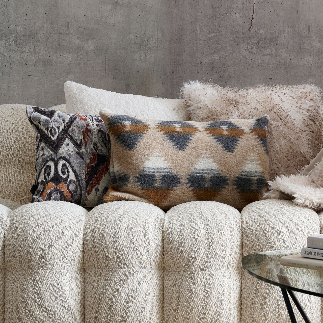 apelt-montana-kissen-aus-velours-mit-fake-fur-teddyfell image 2