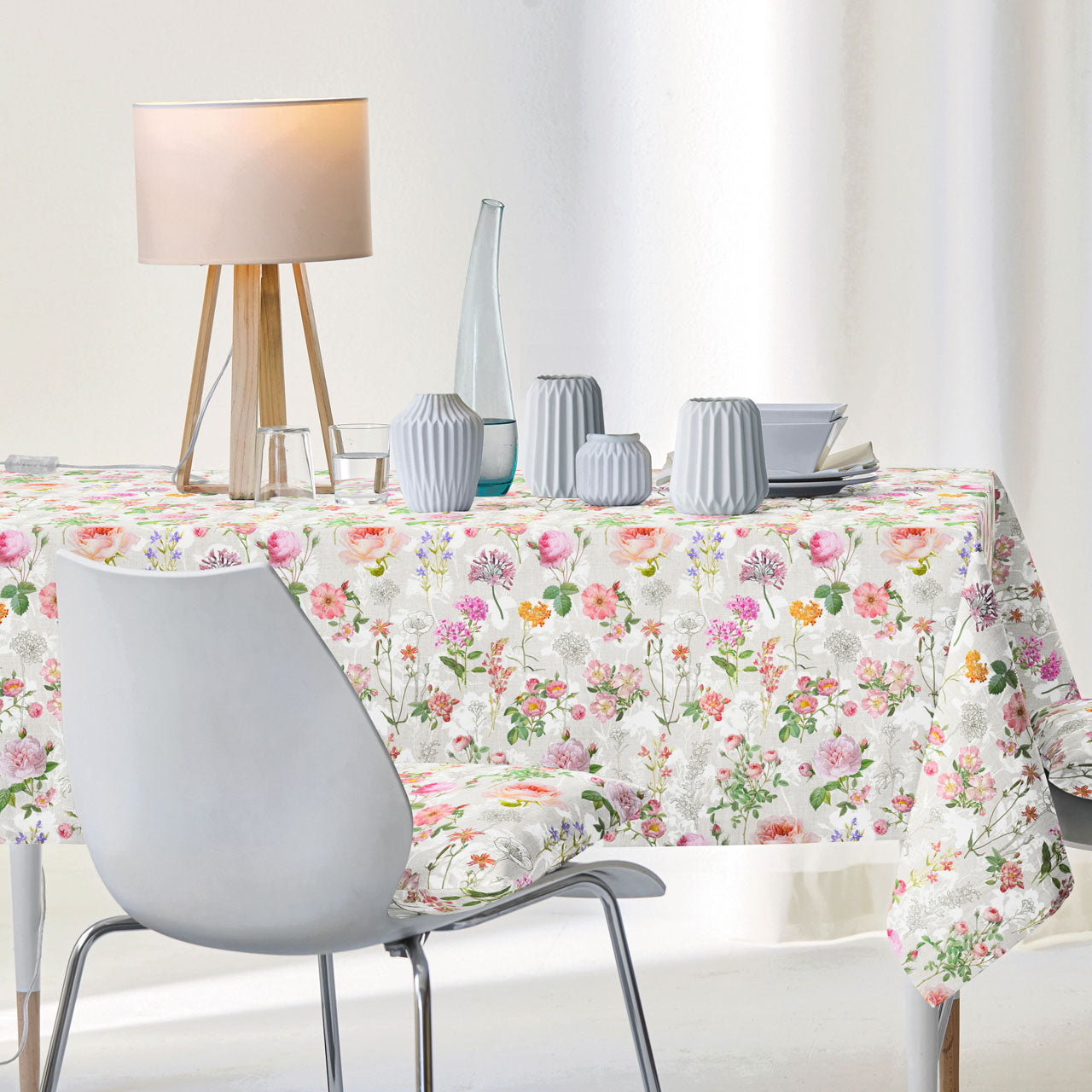 apelt-6750-tischdecke-trendige-blumen-streublumen-summertime image 1