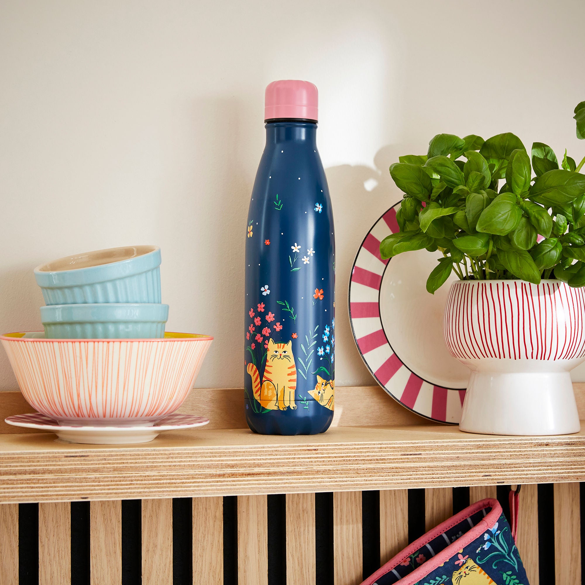 ulster-weavers-marmalade-meadow-edelstahl-trinkflasche-in-navy image 2
