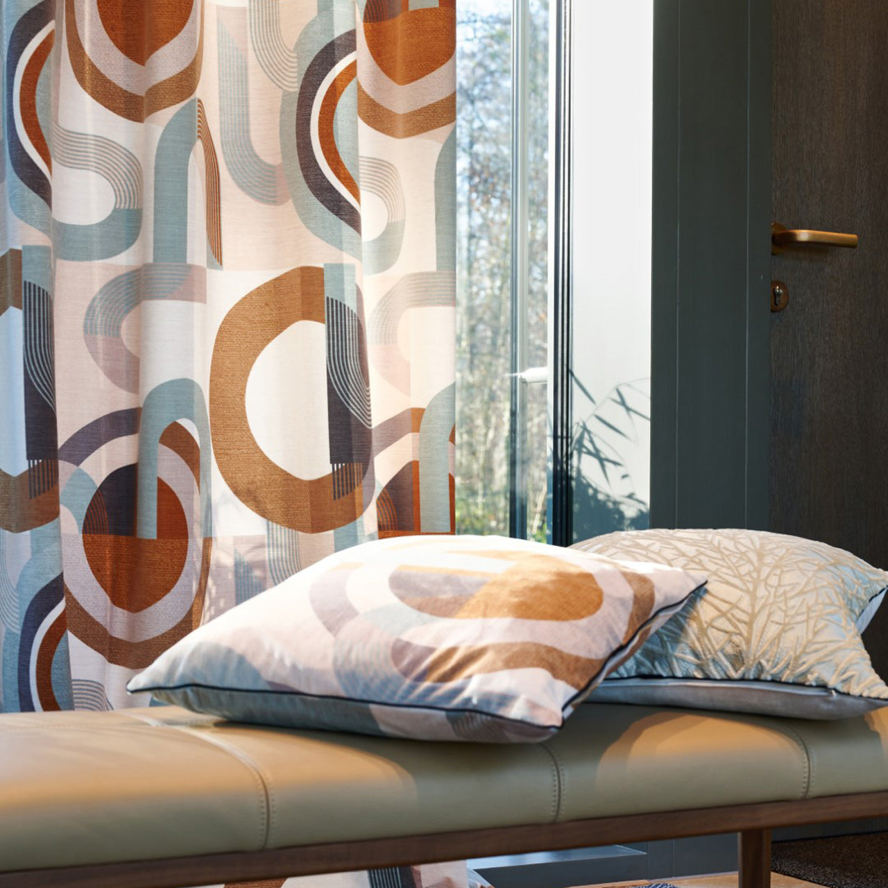 apelt-arco-samt-kissenbezug-abstrakte-formen-unique image 5