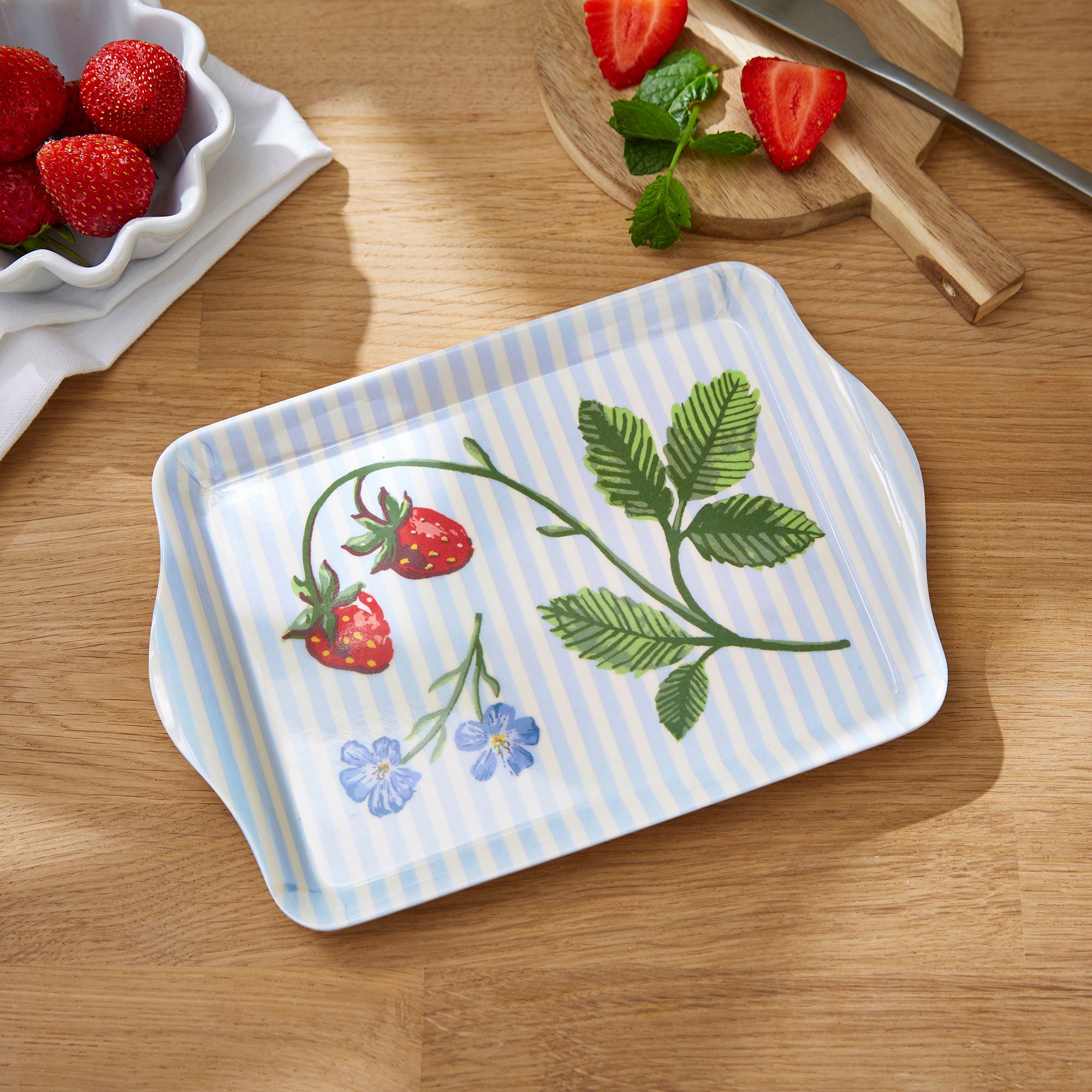 ulster-weavers-strawberry-patch-scatter-tablett-in-gr-n image 2