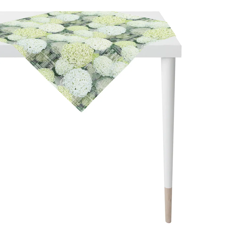apelt-7307-tischdecke-hortensien-allover-schwarz-wei-stadtansicht image 1