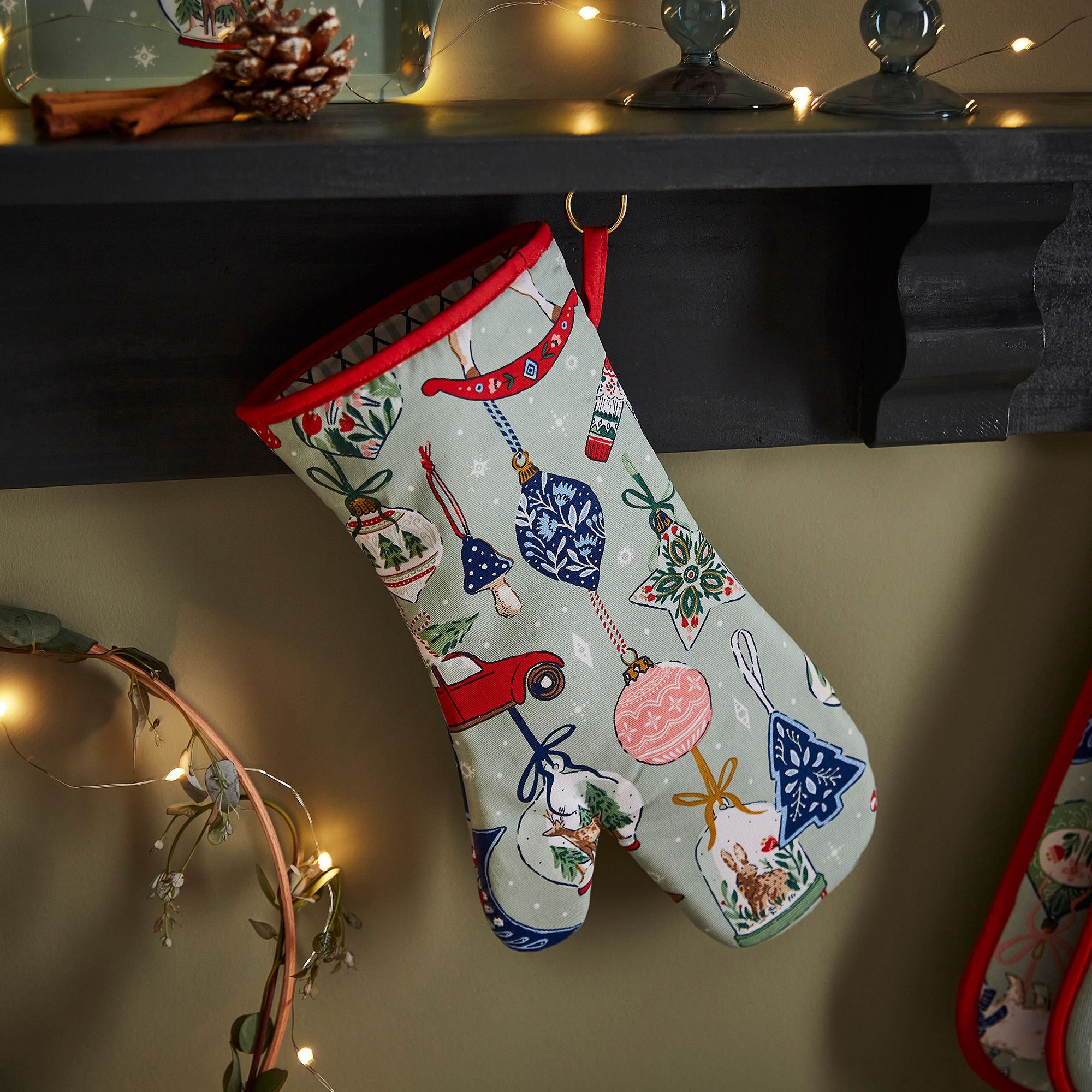 ulster-weavers-christmas-ornaments-handschuh-ofenhandschuh-in-mehrfarbig image 2
