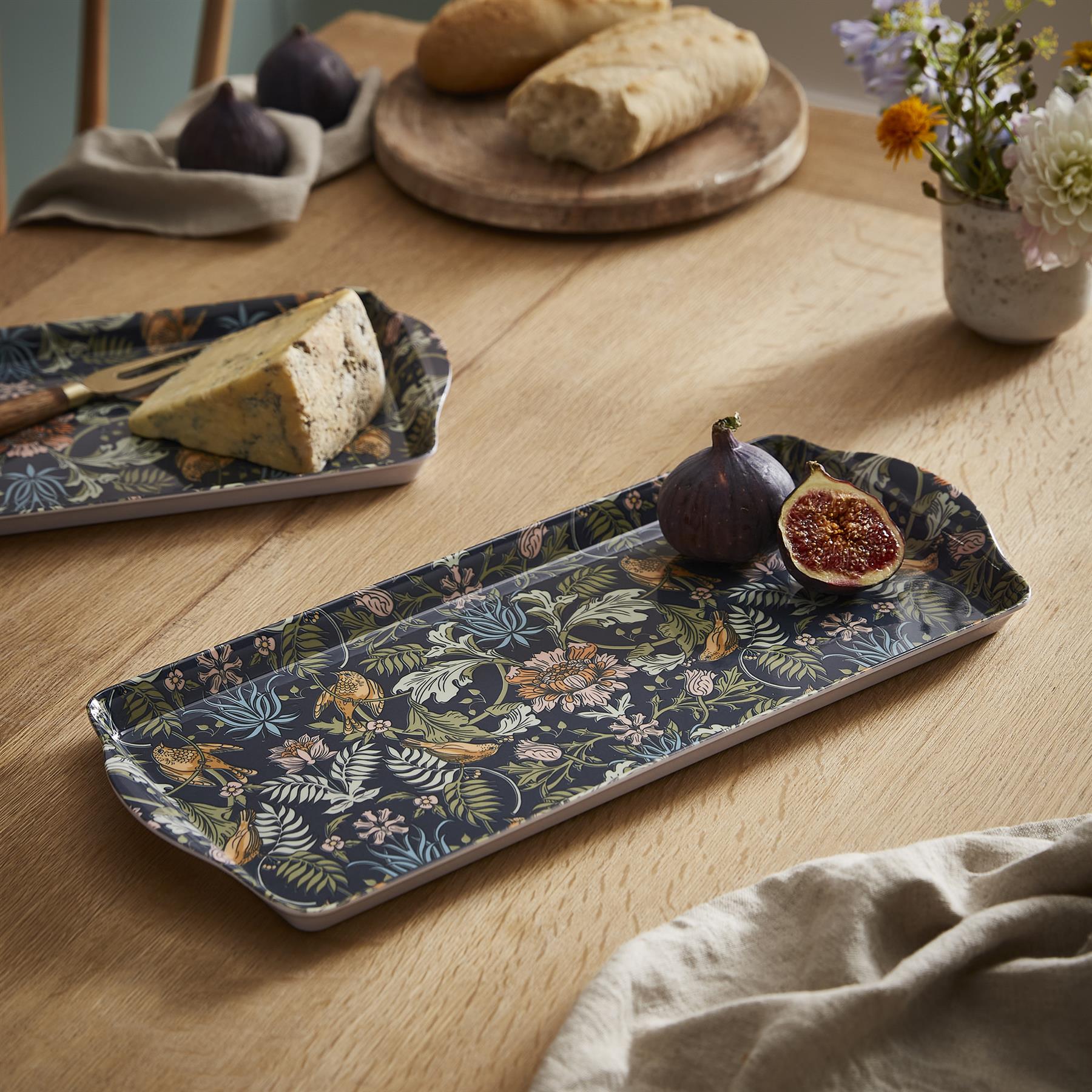 ulster-weavers-finch-flower-kleines-serviertablett-navy image 2